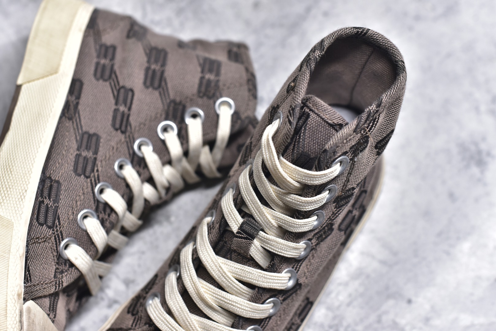 图片[9]-#帆布鞋棕高 货号 0216 BALENCIAGA巴黎世家 PARIS磨损做旧效果休闲低帮帆布鞋 低帮 绑带鞋面背面浮印尺码鞋头边缘印有BALENCIAGA品牌标识大盒从里到外一切百分百还原官方配置 顶级专供碾压一切版本尺码：35 36 37 38 39 40 41 42 43 44 45-选品中心