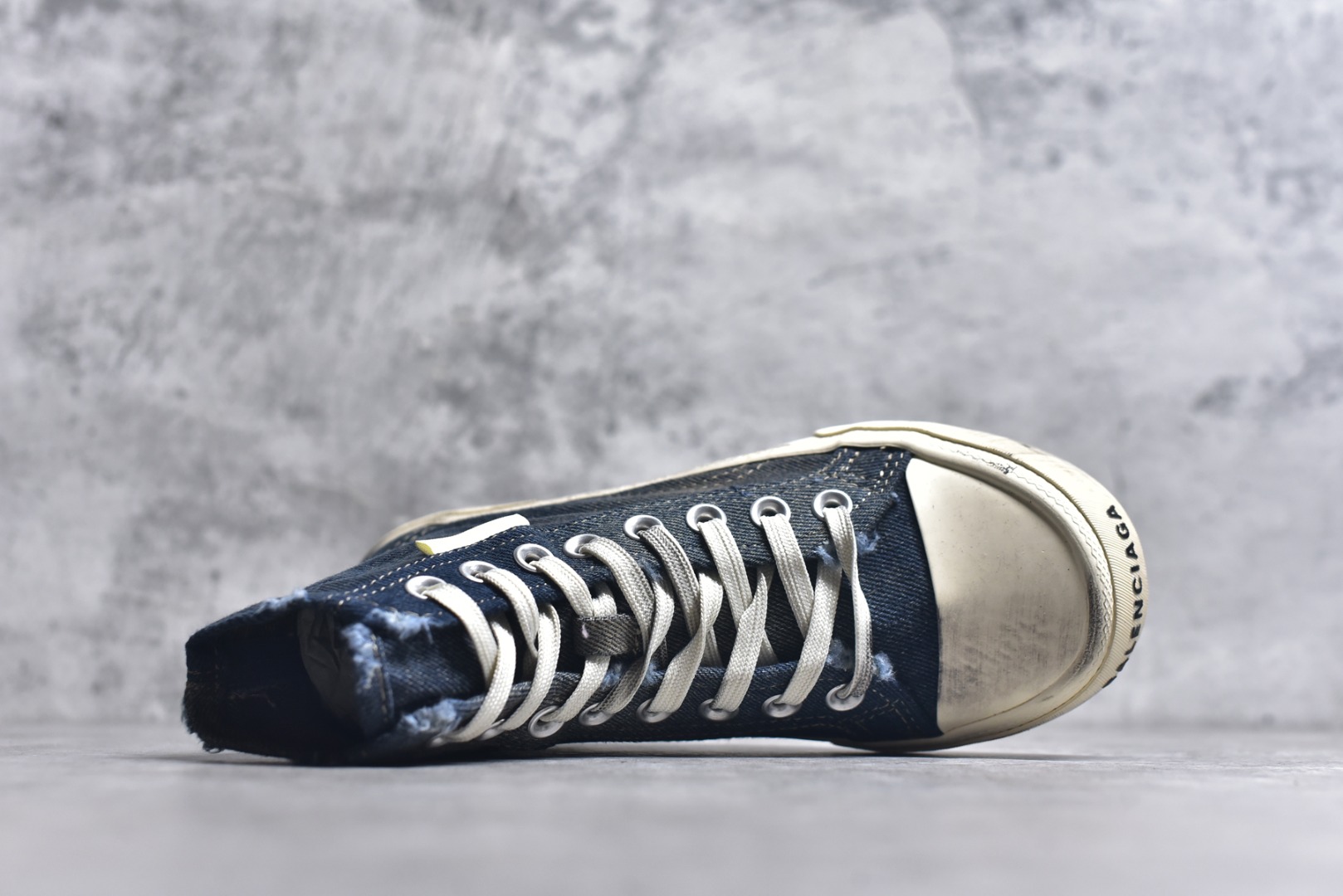 图片[4]-#帆布鞋牛仔高 货号 4090 BALENCIAGA巴黎世家 PARIS磨损做旧效果休闲低帮帆布鞋 低帮 绑带鞋面背面浮印尺码鞋头边缘印有BALENCIAGA品牌标识大盒从里到外一切百分百还原官方配置 顶级专供碾压一切版本尺码：35 36 37 38 39 40 41 42 43 44 45-选品中心