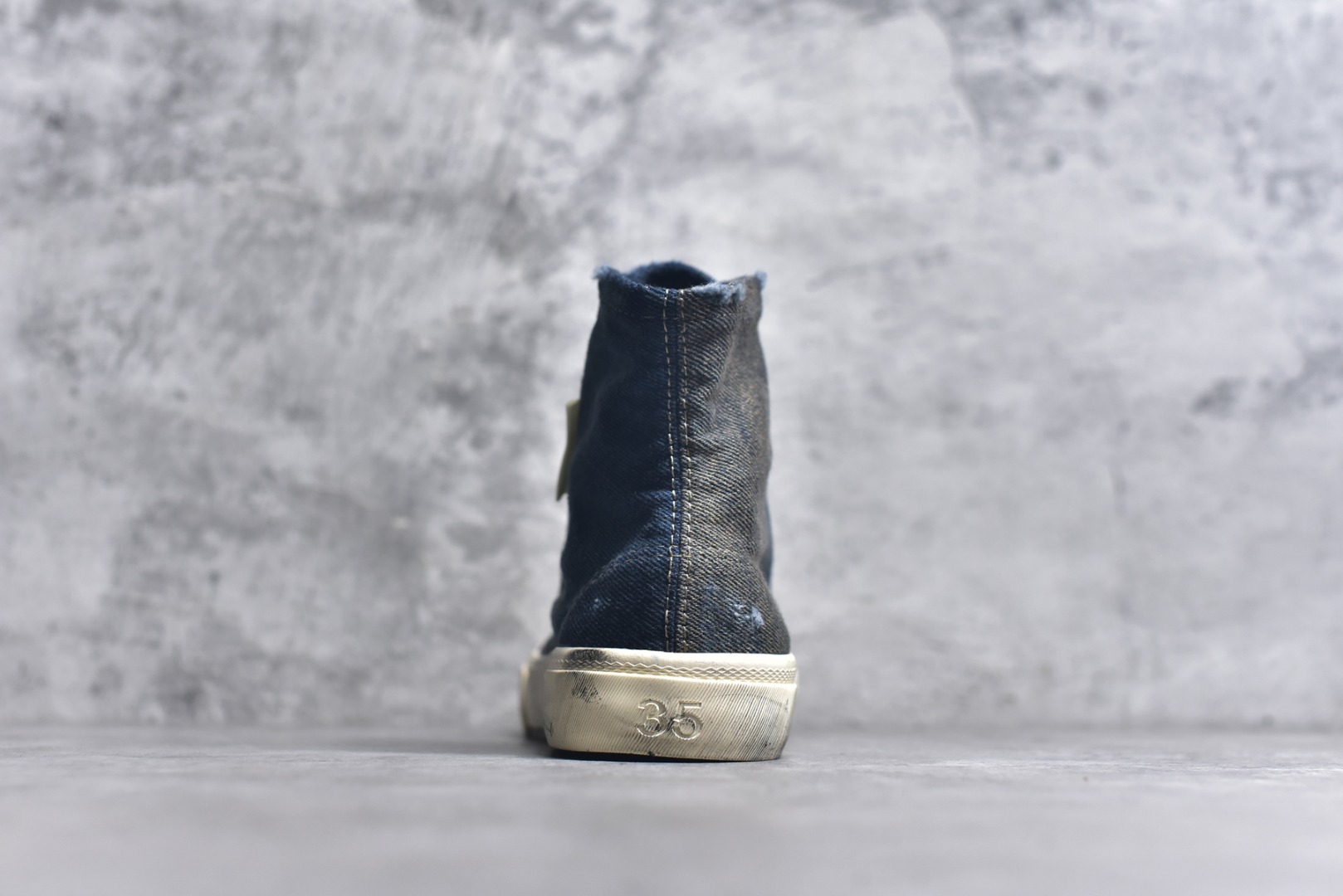 图片[5]-#帆布鞋牛仔高 货号 4090 BALENCIAGA巴黎世家 PARIS磨损做旧效果休闲低帮帆布鞋 低帮 绑带鞋面背面浮印尺码鞋头边缘印有BALENCIAGA品牌标识大盒从里到外一切百分百还原官方配置 顶级专供碾压一切版本尺码：35 36 37 38 39 40 41 42 43 44 45-选品中心