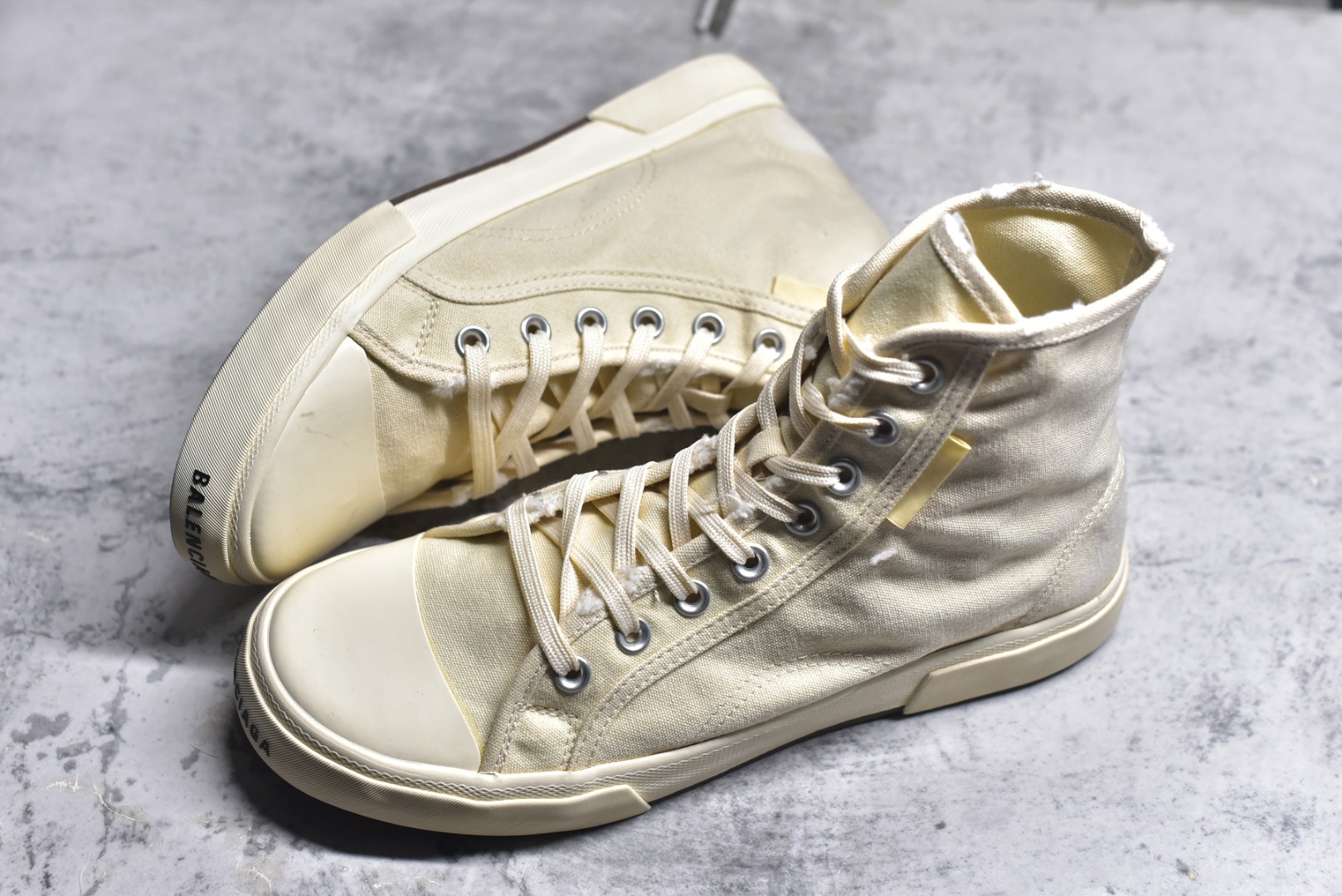 图片[7]-#帆布鞋米高 货号9090 BALENCIAGA巴黎世家 PARIS磨损做旧效果休闲低帮帆布鞋 低帮 绑带鞋面背面浮印尺码鞋头边缘印有BALENCIAGA品牌标识大盒从里到外一切百分百还原官方配置 顶级专供碾压一切版本尺码：35 36 37 38 39 40 41 42 43 44 45-选品中心