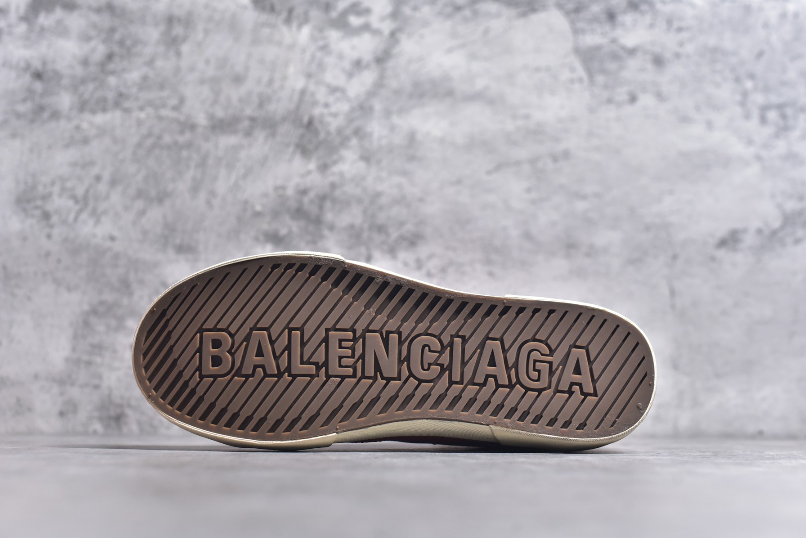 图片[6]-#帆布鞋大红高 货号 6090 BALENCIAGA巴黎世家 PARIS磨损做旧效果休闲低帮帆布鞋 低帮 绑带鞋面背面浮印尺码鞋头边缘印有BALENCIAGA品牌标识大盒从里到外一切百分百还原官方配置 顶级专供碾压一切版本尺码：35 36 37 38 39 40 41 42 43 44 45-选品中心
