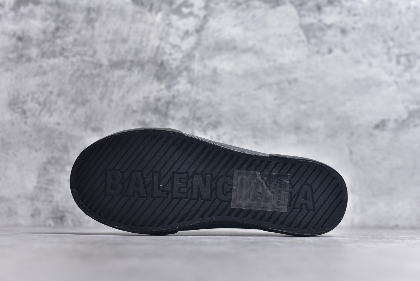 图片[6]-#帆布鞋全黑低 货号 1090 BALENCIAGA巴黎世家 PARIS磨损做旧效果休闲低帮帆布鞋 低帮 绑带鞋面背面浮印尺码鞋头边缘印有BALENCIAGA品牌标识大盒从里到外一切百分百还原官方配置 顶级专供碾压一切版本尺码：35 36 37 38 39 40 41 42 43 44 45-选品中心