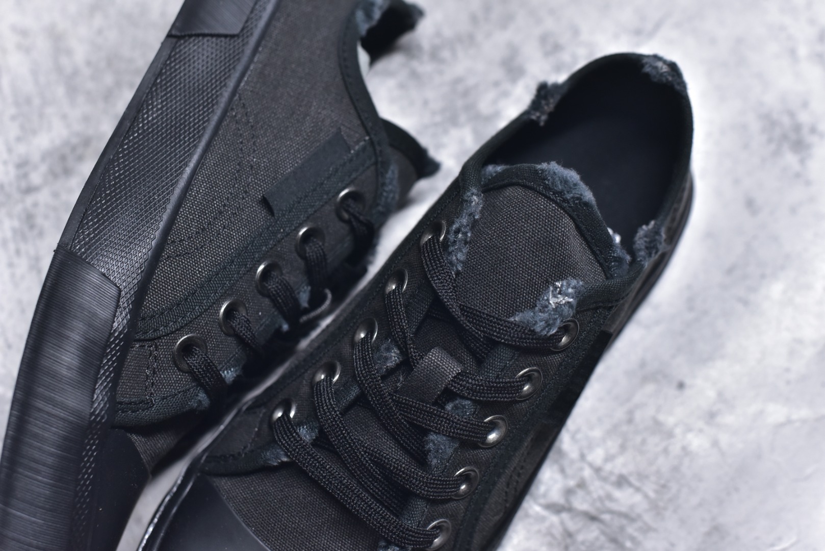 图片[9]-#帆布鞋全黑低 货号 1090 BALENCIAGA巴黎世家 PARIS磨损做旧效果休闲低帮帆布鞋 低帮 绑带鞋面背面浮印尺码鞋头边缘印有BALENCIAGA品牌标识大盒从里到外一切百分百还原官方配置 顶级专供碾压一切版本尺码：35 36 37 38 39 40 41 42 43 44 45-选品中心