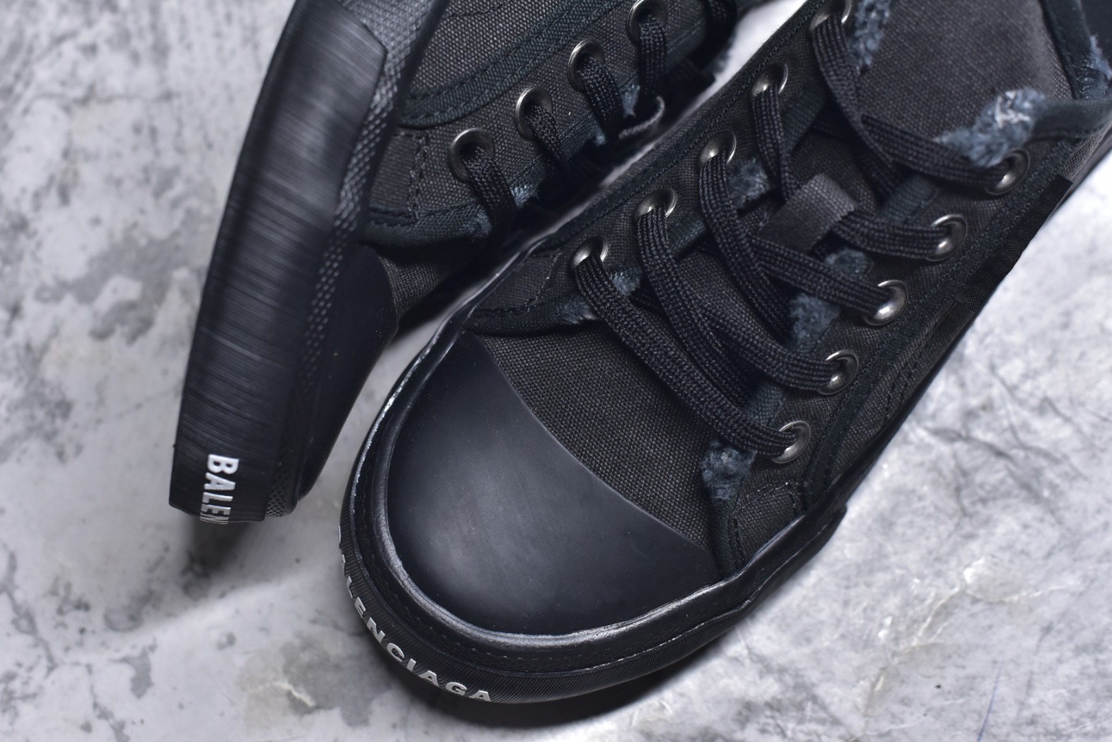 图片[8]-#帆布鞋全黑低 货号 1090 BALENCIAGA巴黎世家 PARIS磨损做旧效果休闲低帮帆布鞋 低帮 绑带鞋面背面浮印尺码鞋头边缘印有BALENCIAGA品牌标识大盒从里到外一切百分百还原官方配置 顶级专供碾压一切版本尺码：35 36 37 38 39 40 41 42 43 44 45-选品中心