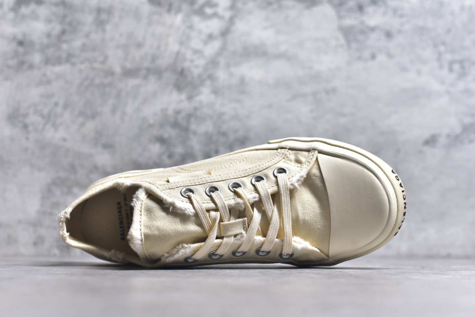 图片[4]-#帆布鞋米低 货号 9091 BALENCIAGA巴黎世家 PARIS磨损做旧效果休闲低帮帆布鞋 低帮 绑带鞋面背面浮印尺码鞋头边缘印有BALENCIAGA品牌标识大盒从里到外一切百分百还原官方配置 顶级专供碾压一切版本尺码：35 36 37 38 39 40 41 42 43 44 45-选品中心
