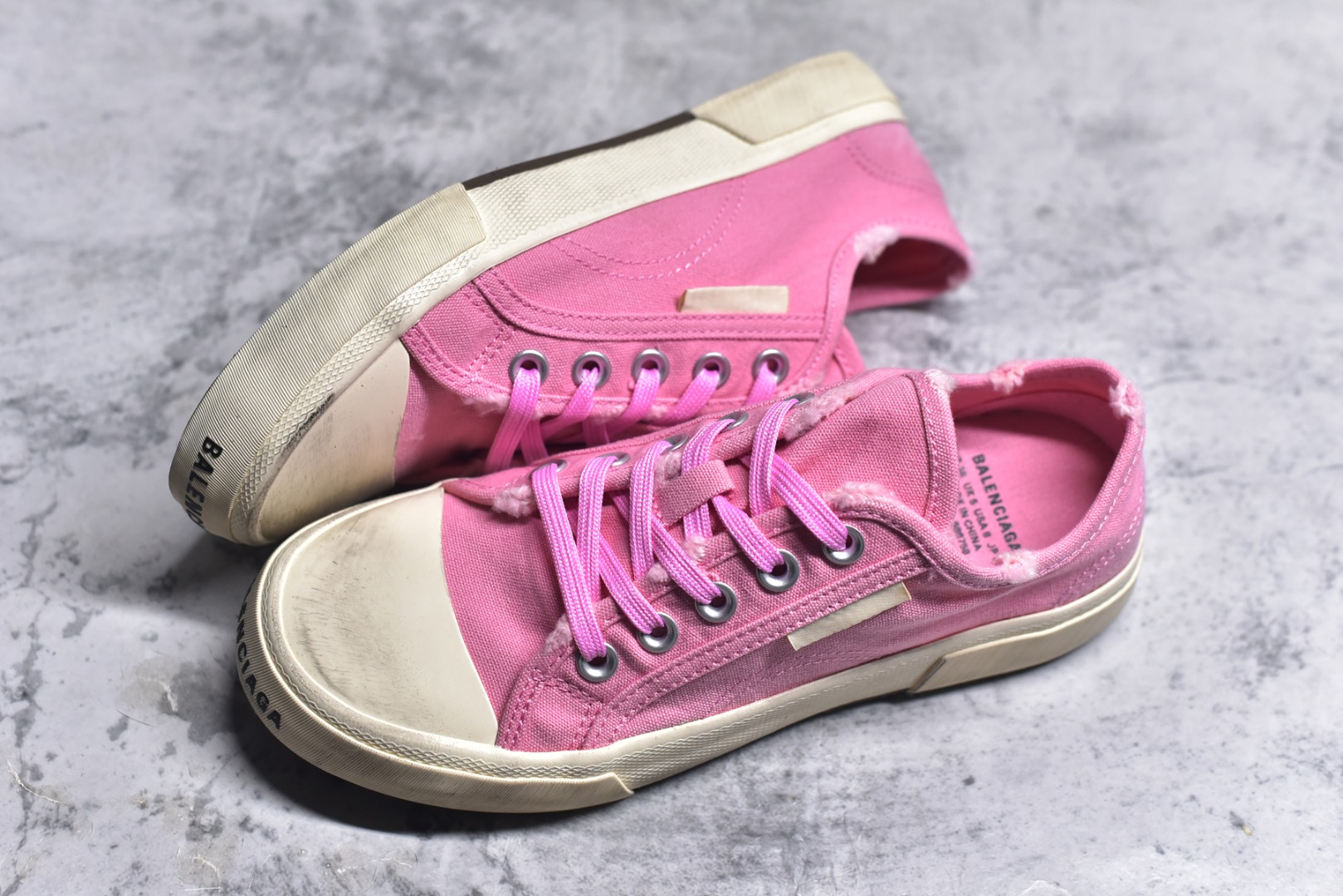 图片[7]-#帆布鞋粉低 货号 5591 BALENCIAGA巴黎世家 PARIS磨损做旧效果休闲低帮帆布鞋 低帮 绑带鞋面背面浮印尺码鞋头边缘印有BALENCIAGA品牌标识大盒从里到外一切百分百还原官方配置 顶级专供碾压一切版本尺码：35 36 37 38 39 40 41 42 43 44 45-选品中心