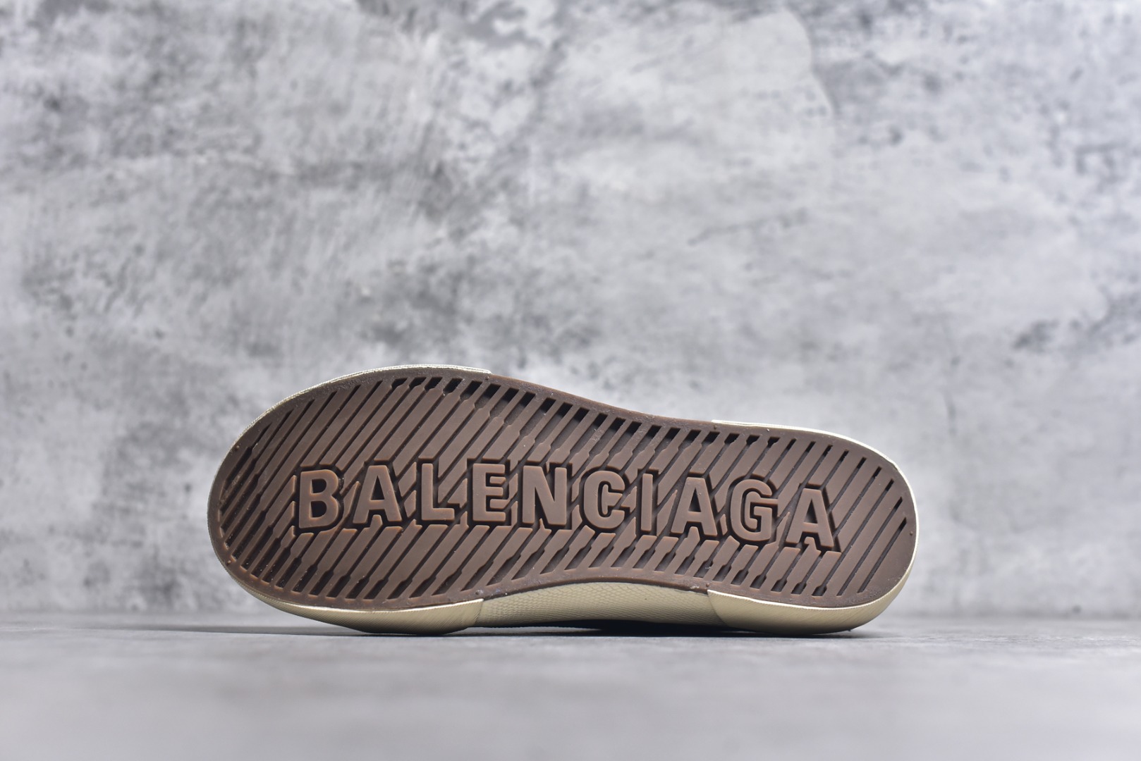 图片[6]-#帆布鞋深蓝低 货号 8061 BALENCIAGA巴黎世家 PARIS磨损做旧效果休闲低帮帆布鞋 低帮 绑带鞋面背面浮印尺码鞋头边缘印有BALENCIAGA品牌标识大盒从里到外一切百分百还原官方配置 顶级专供碾压一切版本尺码：35 36 37 38 39 40 41 42 43 44 45-选品中心