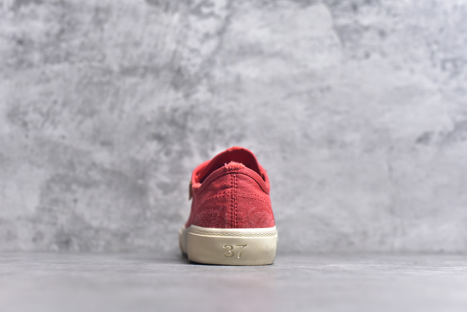 图片[5]-#帆布鞋大红低 货号 6091 BALENCIAGA巴黎世家 PARIS磨损做旧效果休闲低帮帆布鞋 低帮 绑带鞋面背面浮印尺码鞋头边缘印有BALENCIAGA品牌标识大盒从里到外一切百分百还原官方配置 顶级专供碾压一切版本尺码：35 36 37 38 39 40 41 42 43 44 45-选品中心