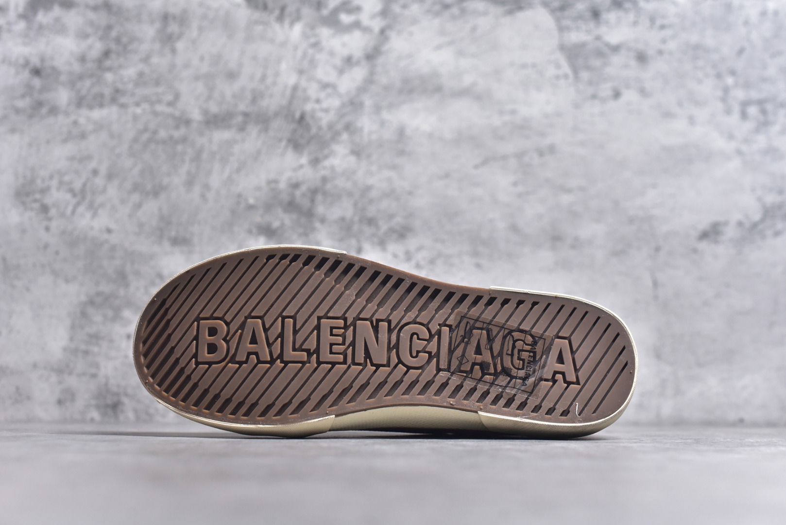 图片[6]-#帆布鞋大红低 货号 6091 BALENCIAGA巴黎世家 PARIS磨损做旧效果休闲低帮帆布鞋 低帮 绑带鞋面背面浮印尺码鞋头边缘印有BALENCIAGA品牌标识大盒从里到外一切百分百还原官方配置 顶级专供碾压一切版本尺码：35 36 37 38 39 40 41 42 43 44 45-选品中心