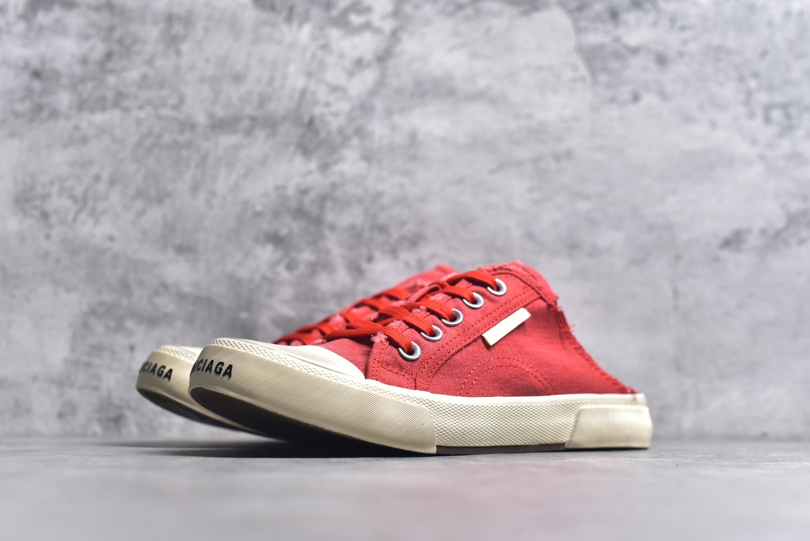 图片[2]-#帆布鞋大红半 货号 6092 BALENCIAGA巴黎世家 PARIS磨损做旧效果休闲低帮帆布鞋 低帮 绑带鞋面背面浮印尺码鞋头边缘印有BALENCIAGA品牌标识大盒从里到外一切百分百还原官方配置 顶级专供碾压一切版本尺码：35 36 37 38 39 40 41 42 43 44 45-选品中心
