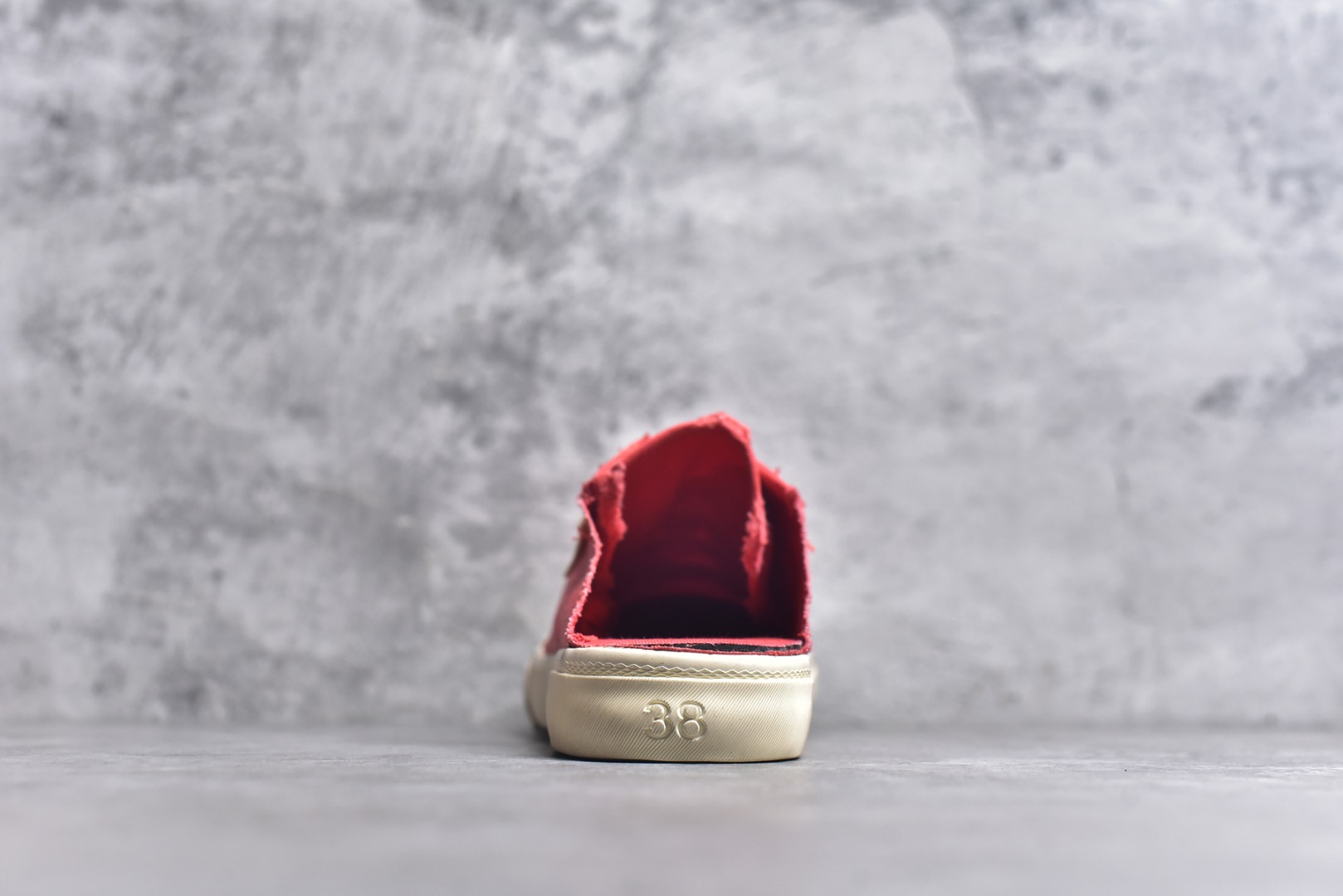 图片[5]-#帆布鞋大红半 货号 6092 BALENCIAGA巴黎世家 PARIS磨损做旧效果休闲低帮帆布鞋 低帮 绑带鞋面背面浮印尺码鞋头边缘印有BALENCIAGA品牌标识大盒从里到外一切百分百还原官方配置 顶级专供碾压一切版本尺码：35 36 37 38 39 40 41 42 43 44 45-选品中心
