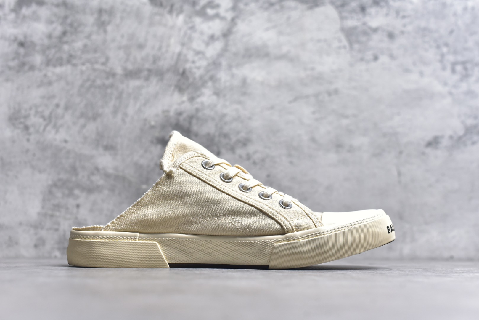 图片[3]-#帆布鞋米半 货号 9092 BALENCIAGA巴黎世家 PARIS磨损做旧效果休闲低帮帆布鞋 低帮 绑带鞋面背面浮印尺码鞋头边缘印有BALENCIAGA品牌标识大盒从里到外一切百分百还原官方配置 顶级专供碾压一切版本尺码：35 36 37 38 39 40 41 42 43 44 45-选品中心