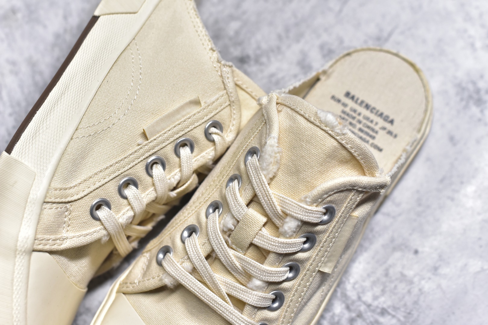图片[9]-#帆布鞋米半 货号 9092 BALENCIAGA巴黎世家 PARIS磨损做旧效果休闲低帮帆布鞋 低帮 绑带鞋面背面浮印尺码鞋头边缘印有BALENCIAGA品牌标识大盒从里到外一切百分百还原官方配置 顶级专供碾压一切版本尺码：35 36 37 38 39 40 41 42 43 44 45-选品中心