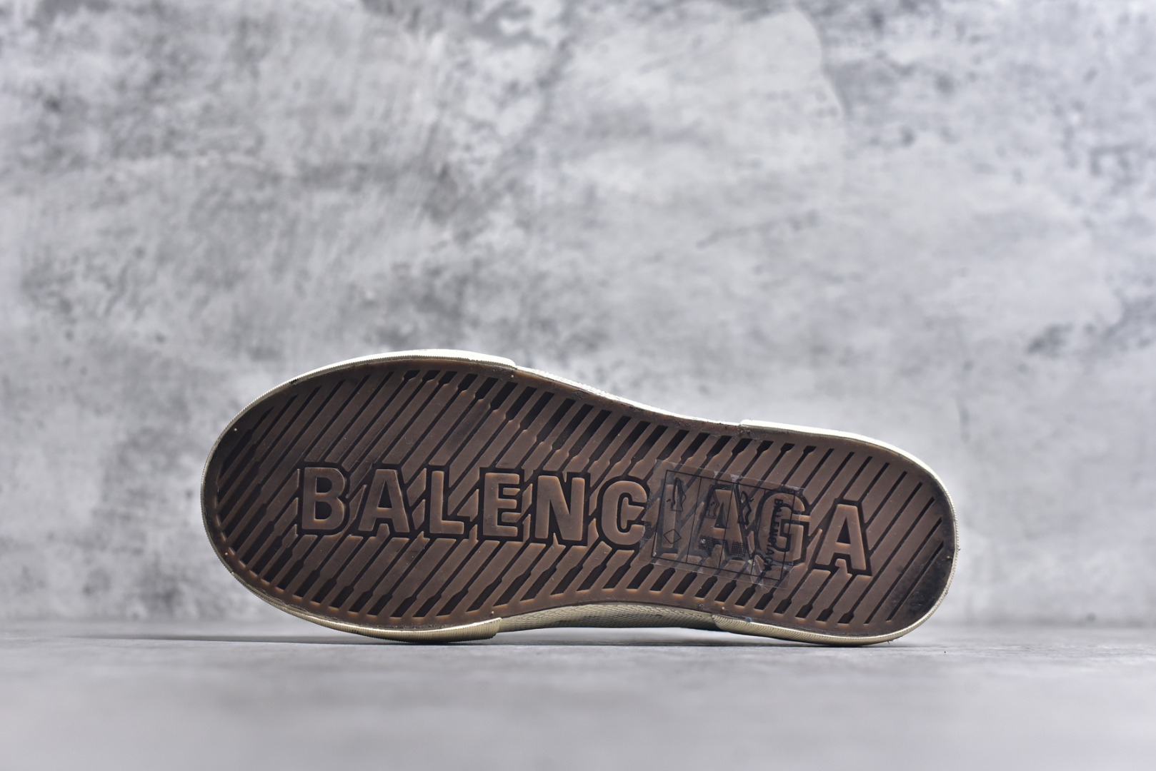 图片[6]-#帆布鞋牛仔半 货号 4090 BALENCIAGA巴黎世家 PARIS磨损做旧效果休闲低帮帆布鞋 低帮 绑带鞋面背面浮印尺码鞋头边缘印有BALENCIAGA品牌标识大盒从里到外一切百分百还原官方配置 顶级专供碾压一切版本尺码：35 36 37 38 39 40 41 42 43 44 45-选品中心