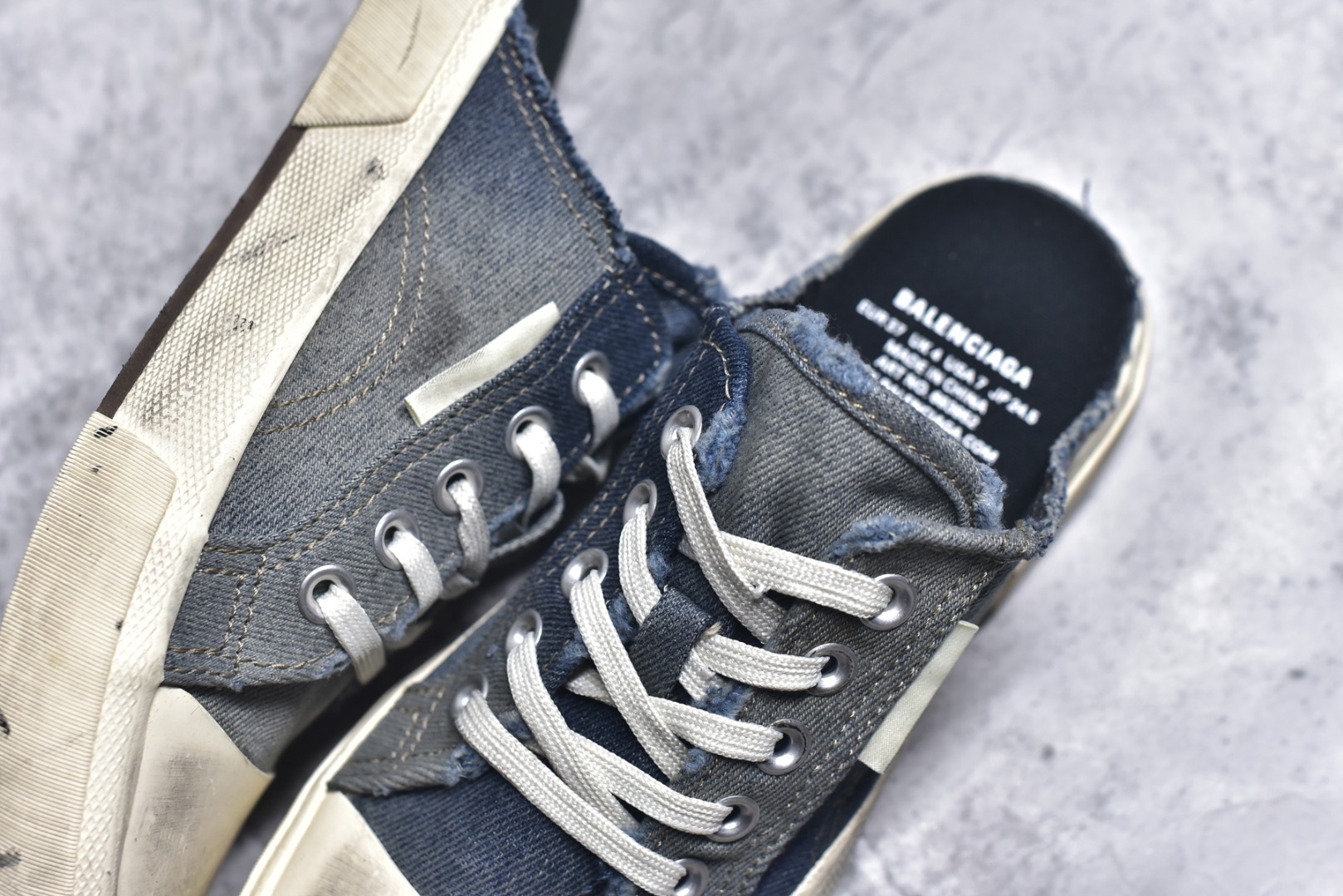 图片[9]-#帆布鞋牛仔半 货号 4090 BALENCIAGA巴黎世家 PARIS磨损做旧效果休闲低帮帆布鞋 低帮 绑带鞋面背面浮印尺码鞋头边缘印有BALENCIAGA品牌标识大盒从里到外一切百分百还原官方配置 顶级专供碾压一切版本尺码：35 36 37 38 39 40 41 42 43 44 45-选品中心