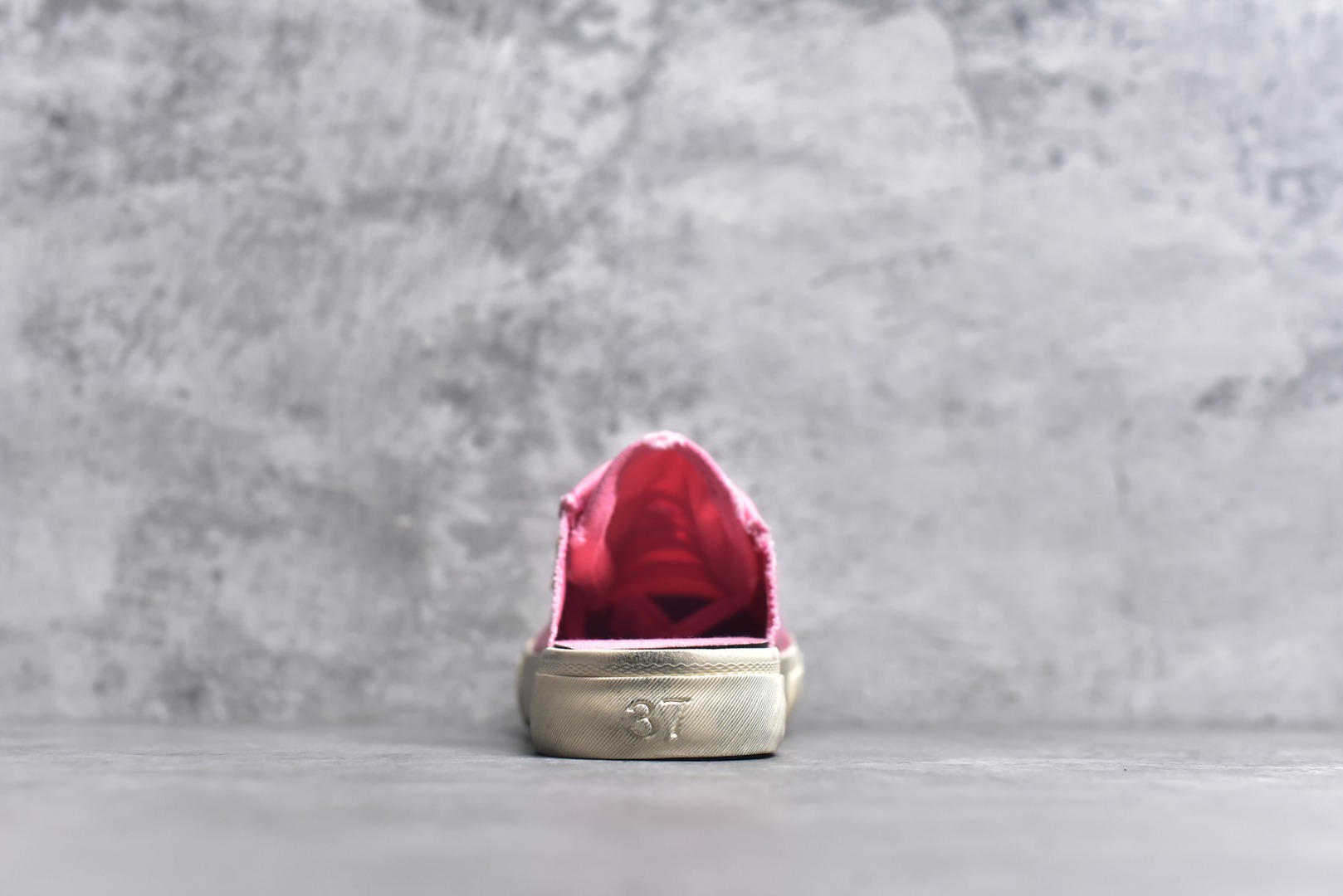 图片[5]-#帆布鞋粉半 货号 5590 BALENCIAGA巴黎世家 PARIS磨损做旧效果休闲低帮帆布鞋 低帮 绑带鞋面背面浮印尺码鞋头边缘印有BALENCIAGA品牌标识大盒从里到外一切百分百还原官方配置 顶级专供碾压一切版本尺码：35 36 37 38 39 40 41 42 43 44 45-选品中心