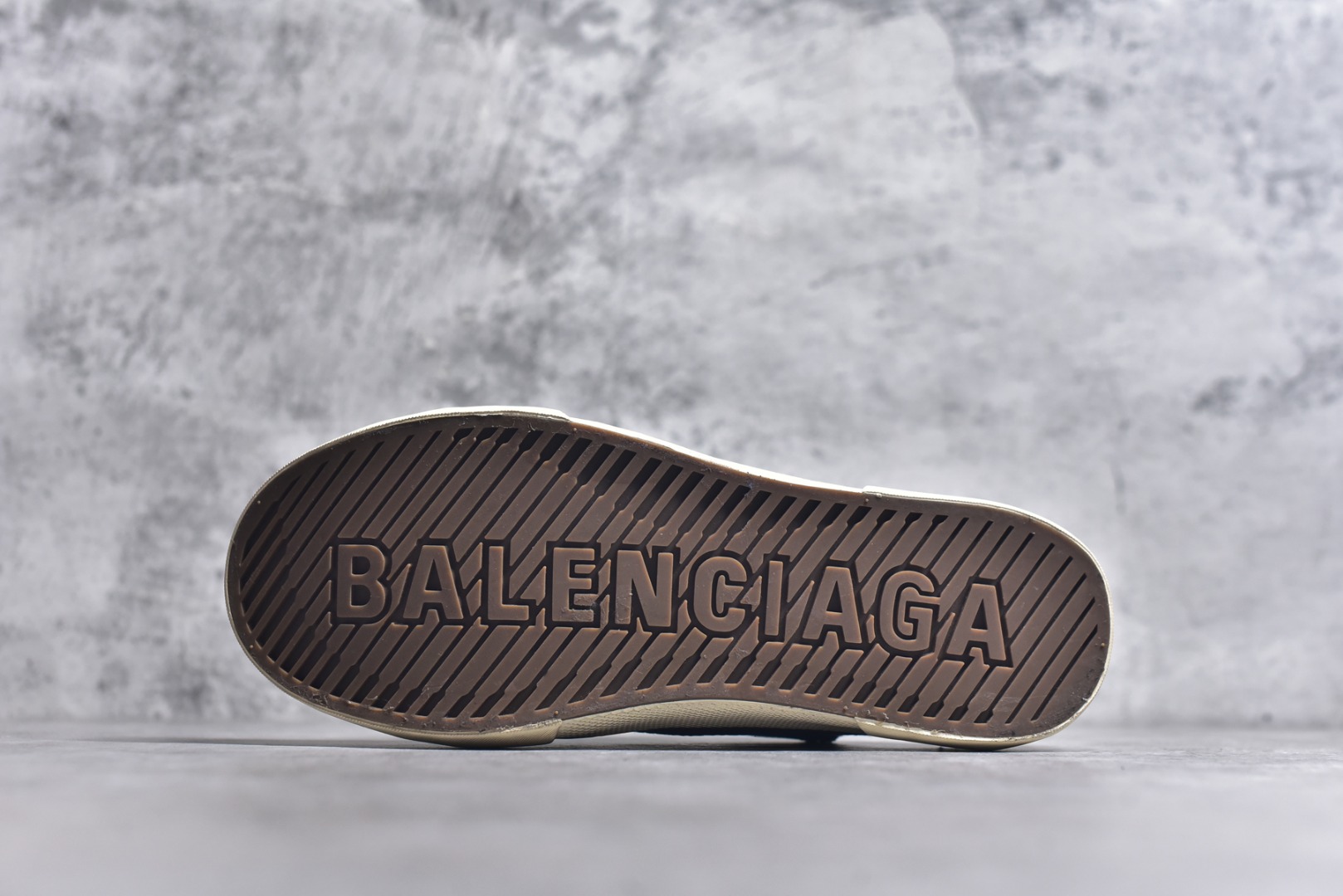 图片[6]-#帆布鞋深蓝半 货号 8062 BALENCIAGA巴黎世家 PARIS磨损做旧效果休闲低帮帆布鞋 低帮 绑带鞋面背面浮印尺码鞋头边缘印有BALENCIAGA品牌标识大盒从里到外一切百分百还原官方配置 顶级专供碾压一切版本尺码：35 36 37 38 39 40 41 42 43 44 45-选品中心