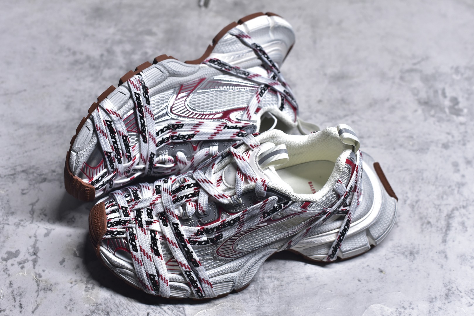 图片[7]-#Balenciaga巴黎世家 3XL 白红绑带 原厂组合大底 原厂鞋面做旧细节见高清实拍 该有的材料配置、做工工艺和配套配件全部拉满 货号：825597 W3XHL 9010 尺码：35 36 37 38 39 40 41 42 43 44 45 46-选品中心