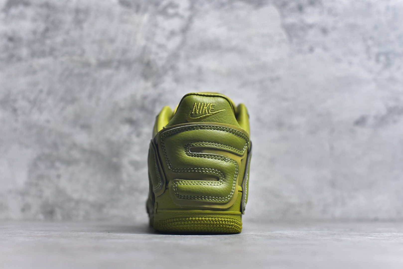 图片[5]-#CPFM x NK Air Force 1 Low 空军一号系列低帮 经典百搭休闲运动板鞋“联名放大补丁字母”近日，A$AP Bari 在其官方社交媒体上预告了 Cactus Plant Flea Market (CPFM) 和 Nike Air Force 1 Low 的全新配色。 #此次全新推出的紫色和苔藓绿配色，保留了原始黑白版本的标志性风格，均采用皮革鞋面、尼龙鞋舌、带有反光底衬的「AIR SUNSHINE」及同色 AF1 橡胶鞋底。 货号：FQ7069-300 尺码：36 36.5 37.5 38 38.5 39 40 40.5 41 42 42.5 43 44 44.5 45 46 47.5-选品中心
