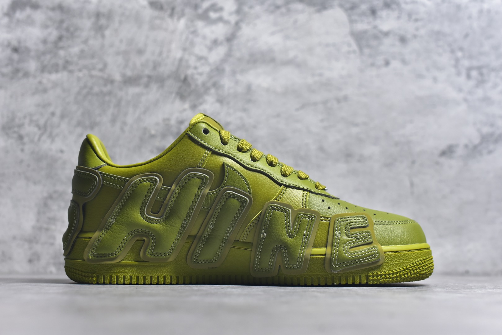 图片[3]-#CPFM x NK Air Force 1 Low 空军一号系列低帮 经典百搭休闲运动板鞋“联名放大补丁字母”近日，A$AP Bari 在其官方社交媒体上预告了 Cactus Plant Flea Market (CPFM) 和 Nike Air Force 1 Low 的全新配色。 #此次全新推出的紫色和苔藓绿配色，保留了原始黑白版本的标志性风格，均采用皮革鞋面、尼龙鞋舌、带有反光底衬的「AIR SUNSHINE」及同色 AF1 橡胶鞋底。 货号：FQ7069-300 尺码：36 36.5 37.5 38 38.5 39 40 40.5 41 42 42.5 43 44 44.5 45 46 47.5-选品中心