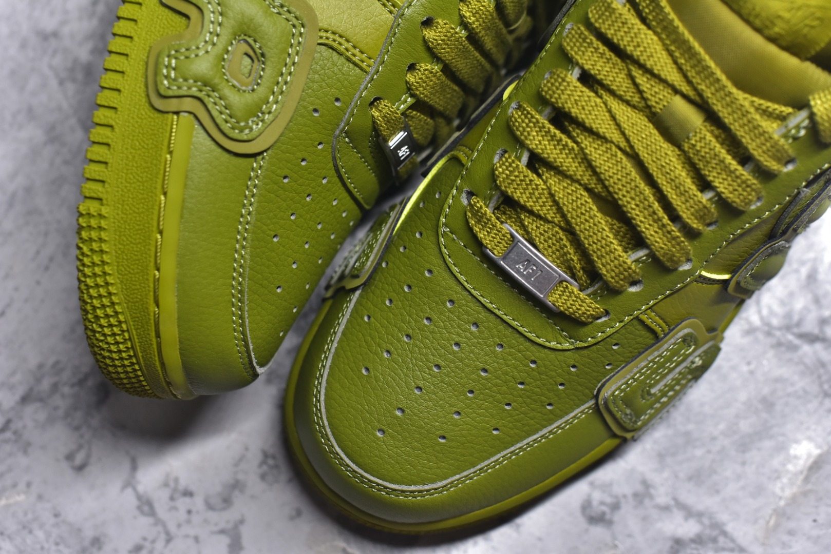 图片[8]-#CPFM x NK Air Force 1 Low 空军一号系列低帮 经典百搭休闲运动板鞋“联名放大补丁字母”近日，A$AP Bari 在其官方社交媒体上预告了 Cactus Plant Flea Market (CPFM) 和 Nike Air Force 1 Low 的全新配色。 #此次全新推出的紫色和苔藓绿配色，保留了原始黑白版本的标志性风格，均采用皮革鞋面、尼龙鞋舌、带有反光底衬的「AIR SUNSHINE」及同色 AF1 橡胶鞋底。 货号：FQ7069-300 尺码：36 36.5 37.5 38 38.5 39 40 40.5 41 42 42.5 43 44 44.5 45 46 47.5-选品中心