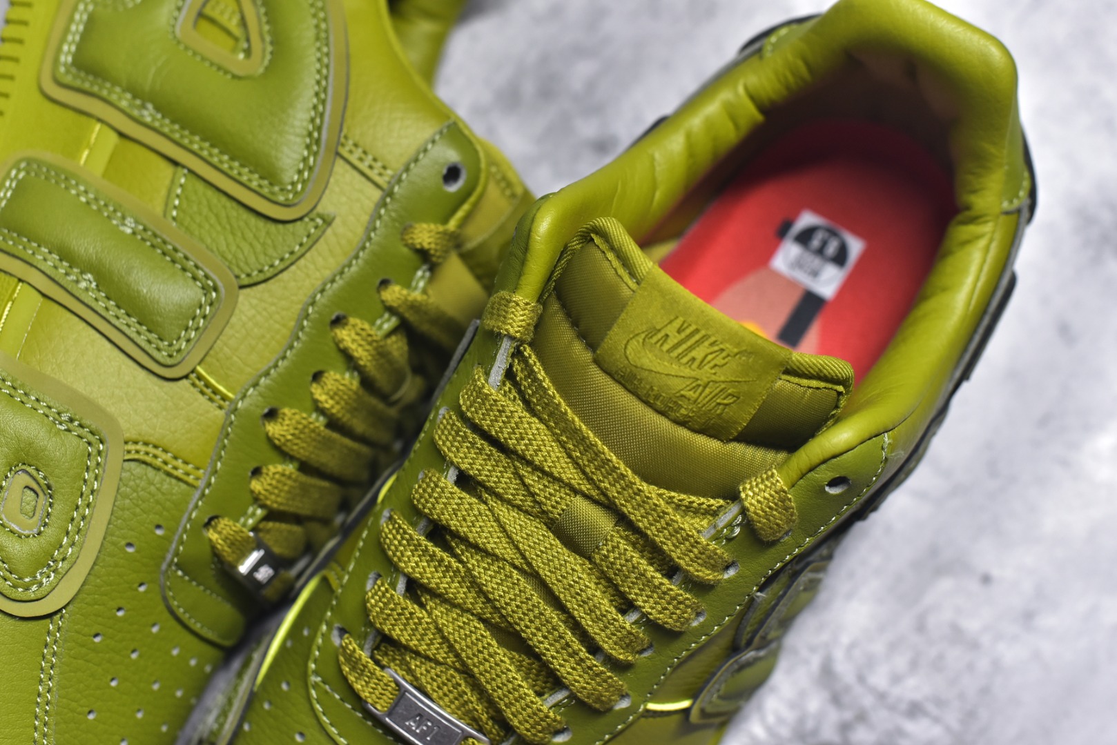 图片[9]-#CPFM x NK Air Force 1 Low 空军一号系列低帮 经典百搭休闲运动板鞋“联名放大补丁字母”近日，A$AP Bari 在其官方社交媒体上预告了 Cactus Plant Flea Market (CPFM) 和 Nike Air Force 1 Low 的全新配色。 #此次全新推出的紫色和苔藓绿配色，保留了原始黑白版本的标志性风格，均采用皮革鞋面、尼龙鞋舌、带有反光底衬的「AIR SUNSHINE」及同色 AF1 橡胶鞋底。 货号：FQ7069-300 尺码：36 36.5 37.5 38 38.5 39 40 40.5 41 42 42.5 43 44 44.5 45 46 47.5-选品中心