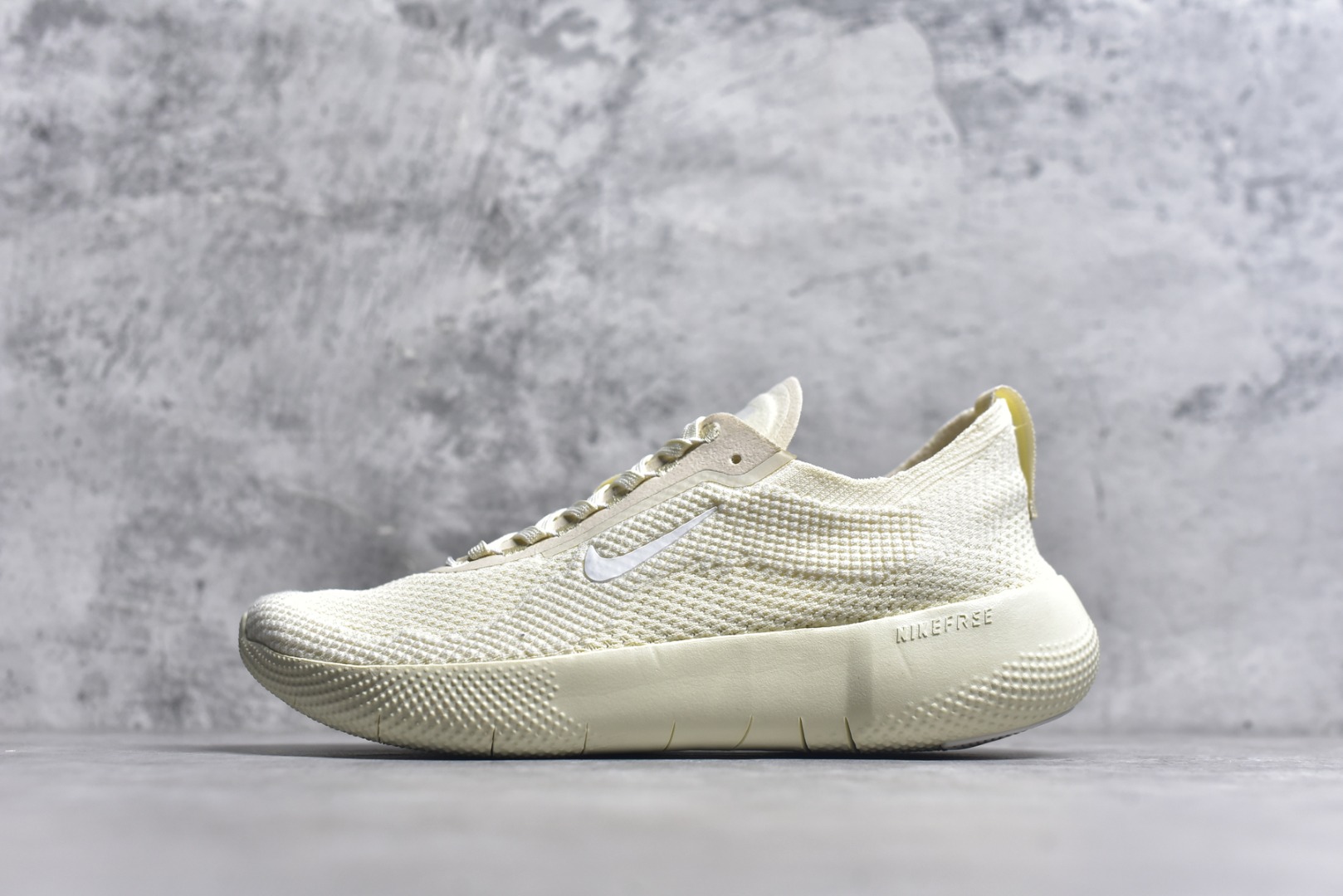 #Nike Free 2025 耐克新款飞织面 透气缓震运动跑鞋 官方同步出货 飞织鞋面提供出色的弹性和支撑力鞋底融入凹槽设计 塑就柔韧灵活性 令运动自由无拘加厚泡绵中底 柔韧灵活 出色缓震 货号： HF2720-101 尺码：36 36.5 37.5 38 38.5 39 40 40.5 41 42 42.5 43 44 44.5 45-选品中心