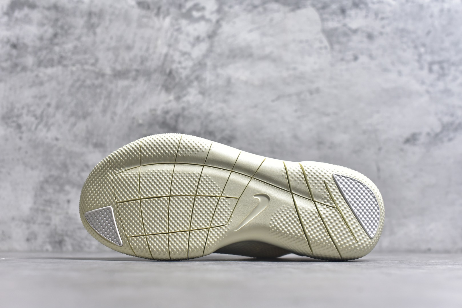 图片[6]-#Nike Free 2025 耐克新款飞织面 透气缓震运动跑鞋 官方同步出货 飞织鞋面提供出色的弹性和支撑力鞋底融入凹槽设计 塑就柔韧灵活性 令运动自由无拘加厚泡绵中底 柔韧灵活 出色缓震 货号： HF2720-101 尺码：36 36.5 37.5 38 38.5 39 40 40.5 41 42 42.5 43 44 44.5 45-选品中心