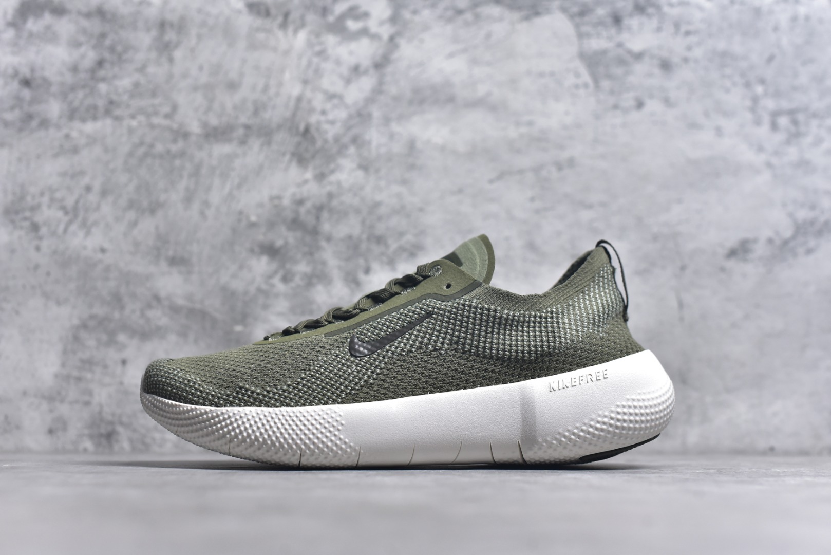 #Nike Free 2025 耐克新款飞织面 透气缓震运动跑鞋 官方同步出货 飞织鞋面提供出色的弹性和支撑力鞋底融入凹槽设计 塑就柔韧灵活性 令运动自由无拘加厚泡绵中底 柔韧灵活 出色缓震 货号： HF1078-200 尺码：36 36.5 37.5 38 38.5 39 40 40.5 41 42 42.5 43 44 44.5 45-选品中心