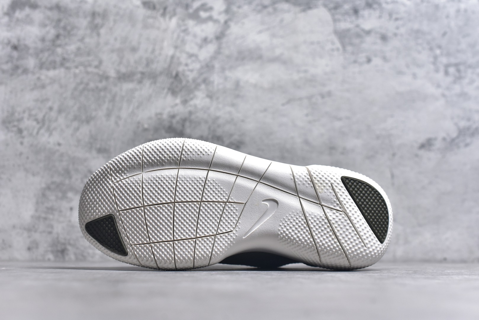 图片[6]-#Nike Free 2025 耐克新款飞织面 透气缓震运动跑鞋 官方同步出货 飞织鞋面提供出色的弹性和支撑力鞋底融入凹槽设计 塑就柔韧灵活性 令运动自由无拘加厚泡绵中底 柔韧灵活 出色缓震 货号： HF1078-200 尺码：36 36.5 37.5 38 38.5 39 40 40.5 41 42 42.5 43 44 44.5 45-选品中心