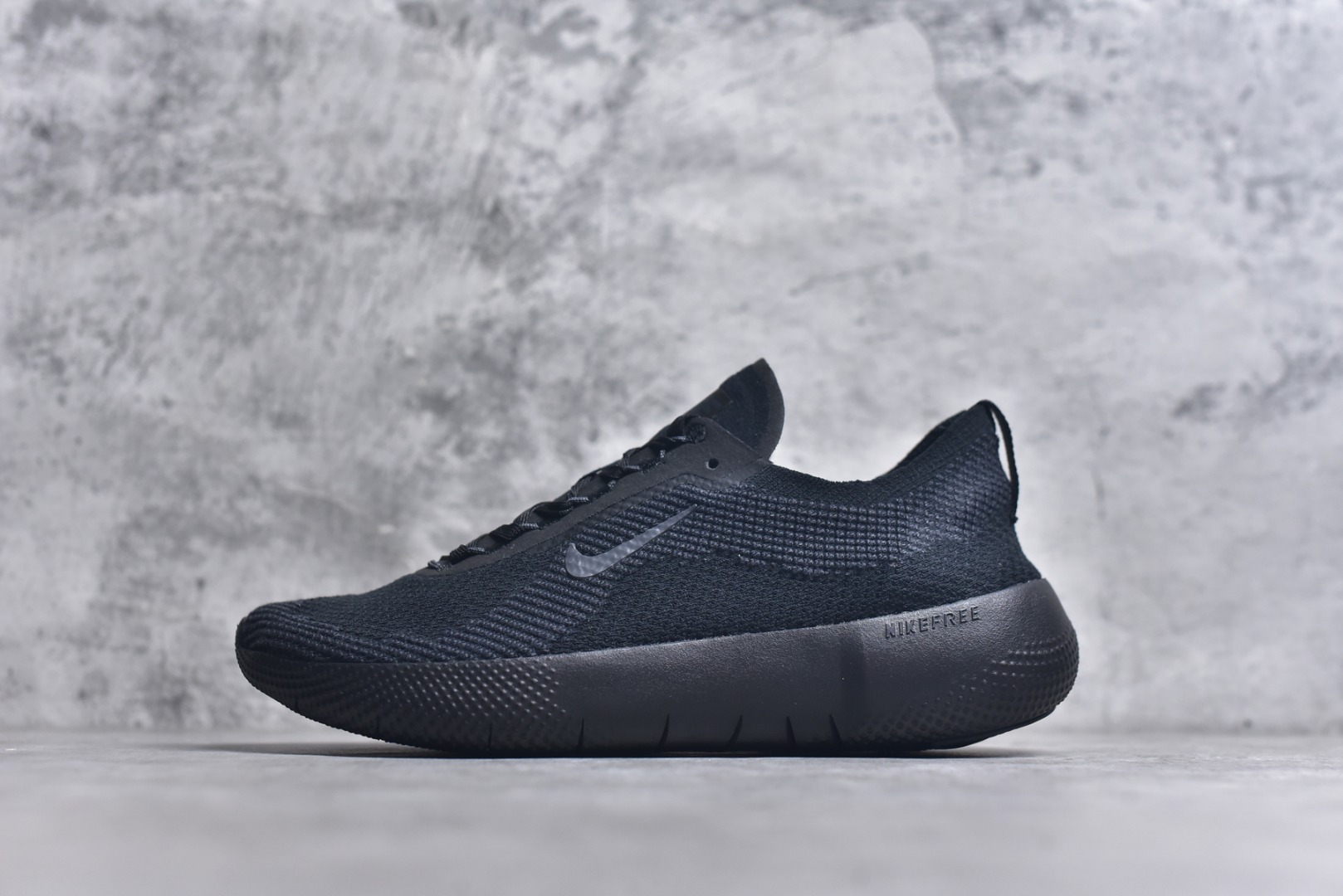 #Nike Free 2025 耐克新款飞织面 透气缓震运动跑鞋 官方同步出货 飞织鞋面提供出色的弹性和支撑力鞋底融入凹槽设计 塑就柔韧灵活性 令运动自由无拘加厚泡绵中底 柔韧灵活 出色缓震货号：HF1078-001 尺码：36 36.5 37.5 38 38.5 39 40 40.5 41 42 42.5 43 44 45-选品中心