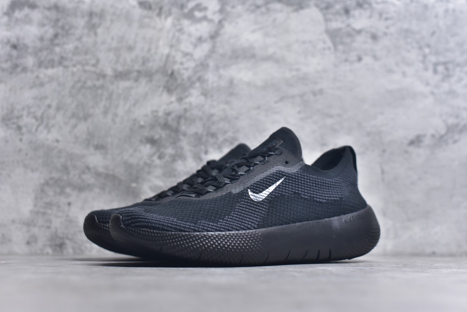 图片[2]-#Nike Free 2025 耐克新款飞织面 透气缓震运动跑鞋 官方同步出货 飞织鞋面提供出色的弹性和支撑力鞋底融入凹槽设计 塑就柔韧灵活性 令运动自由无拘加厚泡绵中底 柔韧灵活 出色缓震货号：HF1078-001 尺码：36 36.5 37.5 38 38.5 39 40 40.5 41 42 42.5 43 44 45-选品中心