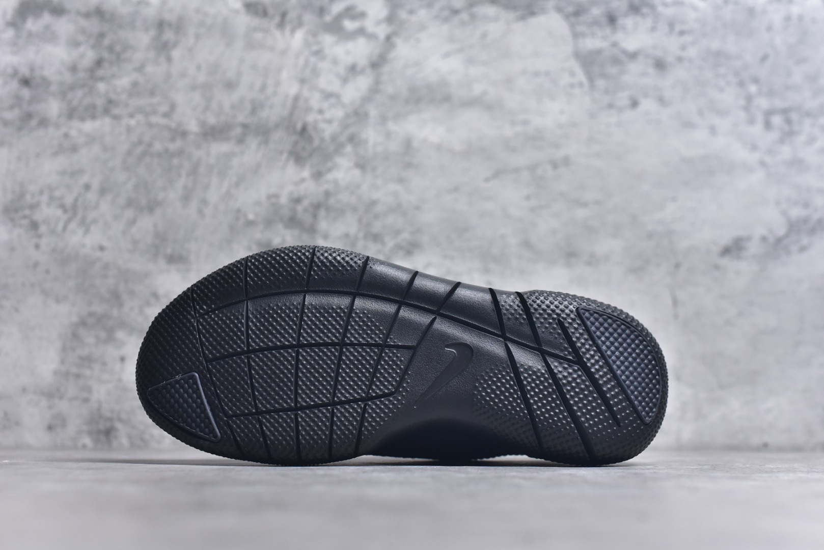 图片[6]-#Nike Free 2025 耐克新款飞织面 透气缓震运动跑鞋 官方同步出货 飞织鞋面提供出色的弹性和支撑力鞋底融入凹槽设计 塑就柔韧灵活性 令运动自由无拘加厚泡绵中底 柔韧灵活 出色缓震货号：HF1078-001 尺码：36 36.5 37.5 38 38.5 39 40 40.5 41 42 42.5 43 44 45-选品中心