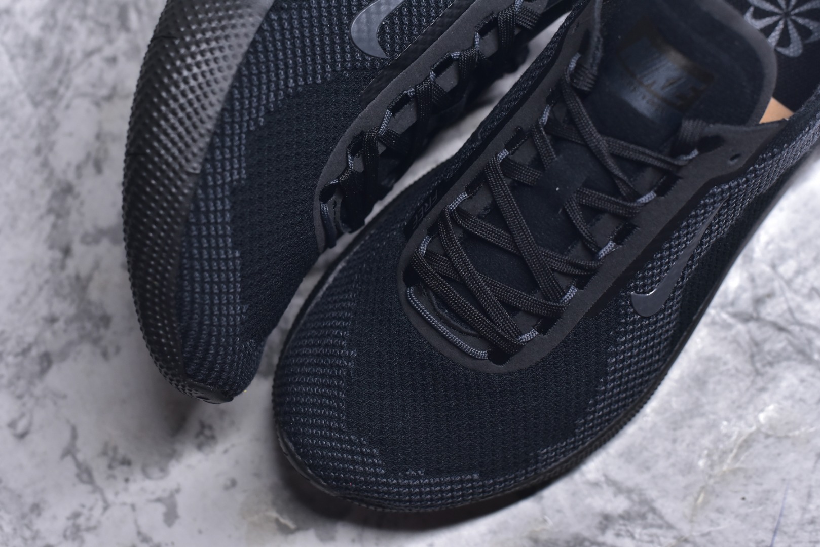 图片[8]-#Nike Free 2025 耐克新款飞织面 透气缓震运动跑鞋 官方同步出货 飞织鞋面提供出色的弹性和支撑力鞋底融入凹槽设计 塑就柔韧灵活性 令运动自由无拘加厚泡绵中底 柔韧灵活 出色缓震货号：HF1078-001 尺码：36 36.5 37.5 38 38.5 39 40 40.5 41 42 42.5 43 44 45-选品中心