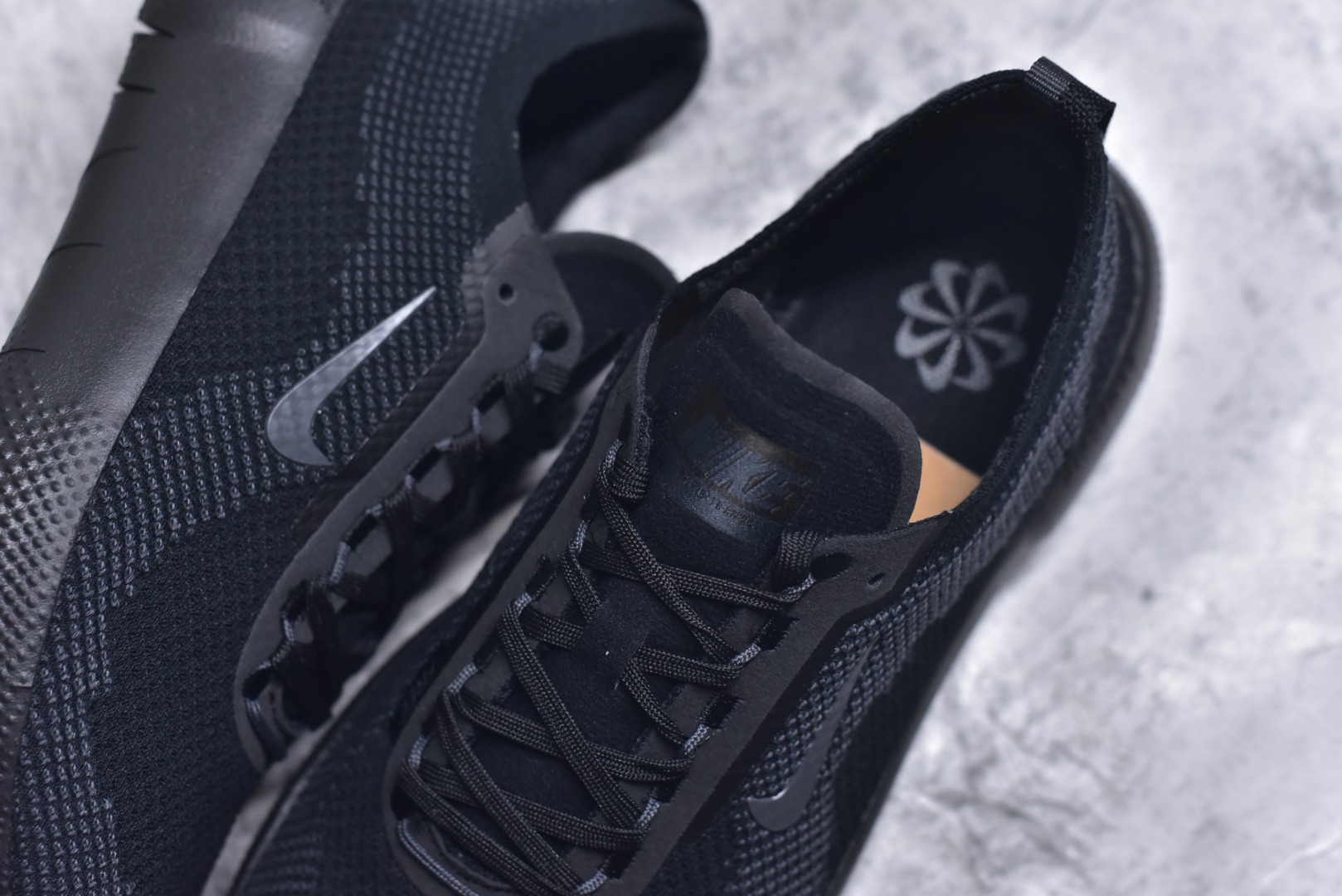图片[9]-#Nike Free 2025 耐克新款飞织面 透气缓震运动跑鞋 官方同步出货 飞织鞋面提供出色的弹性和支撑力鞋底融入凹槽设计 塑就柔韧灵活性 令运动自由无拘加厚泡绵中底 柔韧灵活 出色缓震货号：HF1078-001 尺码：36 36.5 37.5 38 38.5 39 40 40.5 41 42 42.5 43 44 45-选品中心