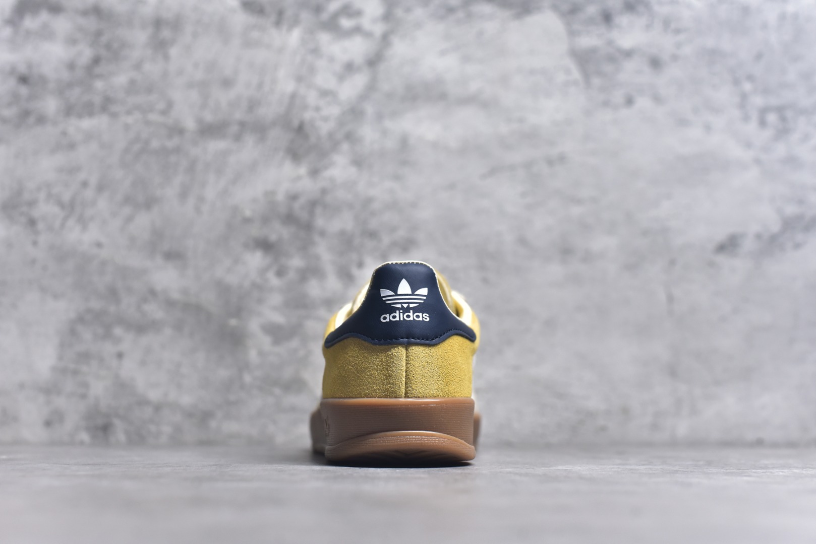 图片[5]-#AD Gazelle Indoor Trainers 羚羊内训系列低帮复古百搭休闲运动德训风板鞋 JI3523 90年代经典的复刻版！自60年代以足球训练鞋面世以来,Gazelle就以其经典设计席卷全球。1991年版本的复刻,再造经典Gazelle。采用皮革打造,搭配浊色细节,让这款经典更加简约。尺码：35.5-45-选品中心