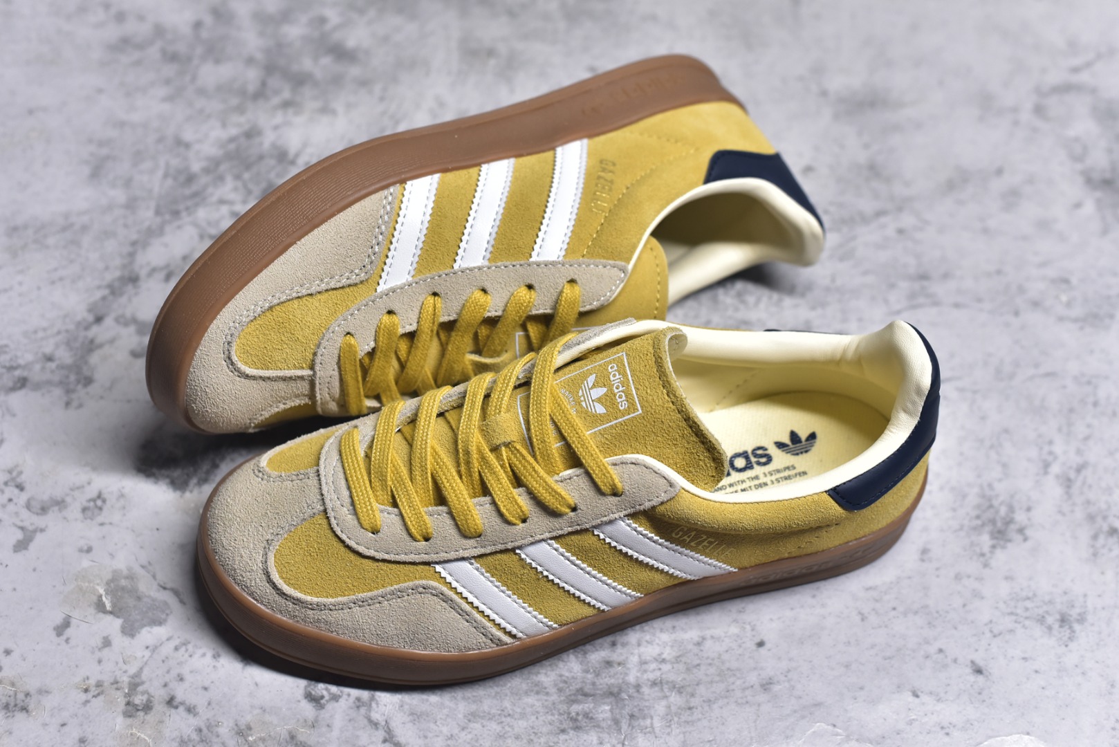 图片[7]-#AD Gazelle Indoor Trainers 羚羊内训系列低帮复古百搭休闲运动德训风板鞋 JI3523 90年代经典的复刻版！自60年代以足球训练鞋面世以来,Gazelle就以其经典设计席卷全球。1991年版本的复刻,再造经典Gazelle。采用皮革打造,搭配浊色细节,让这款经典更加简约。尺码：35.5-45-选品中心