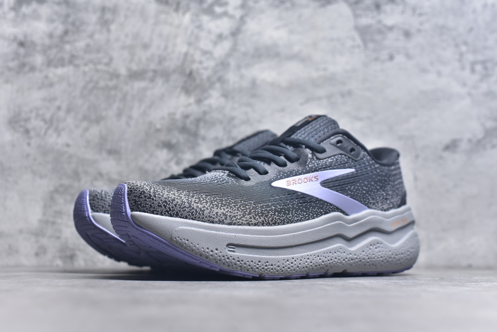 图片[2]-#Brooks布鲁克斯 Ghost Max 2 运动舒适防滑耐磨低帮跑步鞋 实拍调校N版已经零色差零失真 百分百还原实物色彩所见即所得 不存在货不对板色差等低级问题 选购参考实物拍摄 不混卖不参货 只用心做好货严格选品 承诺混一赔十 尺码：36 36.5 37.5 38 38.5 39 40 40.5 41 42 42.5 43 44 44.5 45-选品中心