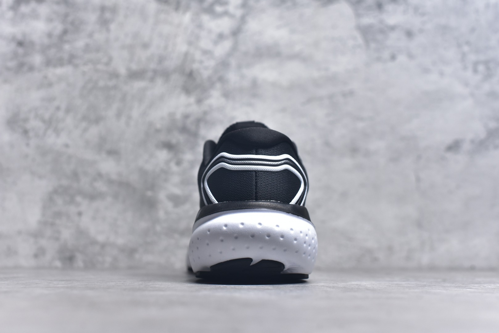 图片[5]-#BROOKS 布鲁克斯 男女子专业缓震跑步鞋Glycerin甘油21运动厚底增高老爹鞋。特别适合大体重和低足弓跑者。相比前一代，21GT的中底略显柔软，跑感稳定，但缺乏高性能中底的活力和弹性，适合后掌跑法。足弓支撑良好，跑步过程中没有明显的不适感，整体表现传统踏实，适合稳定吸收冲击力。 尺码：36-45含半码-选品中心