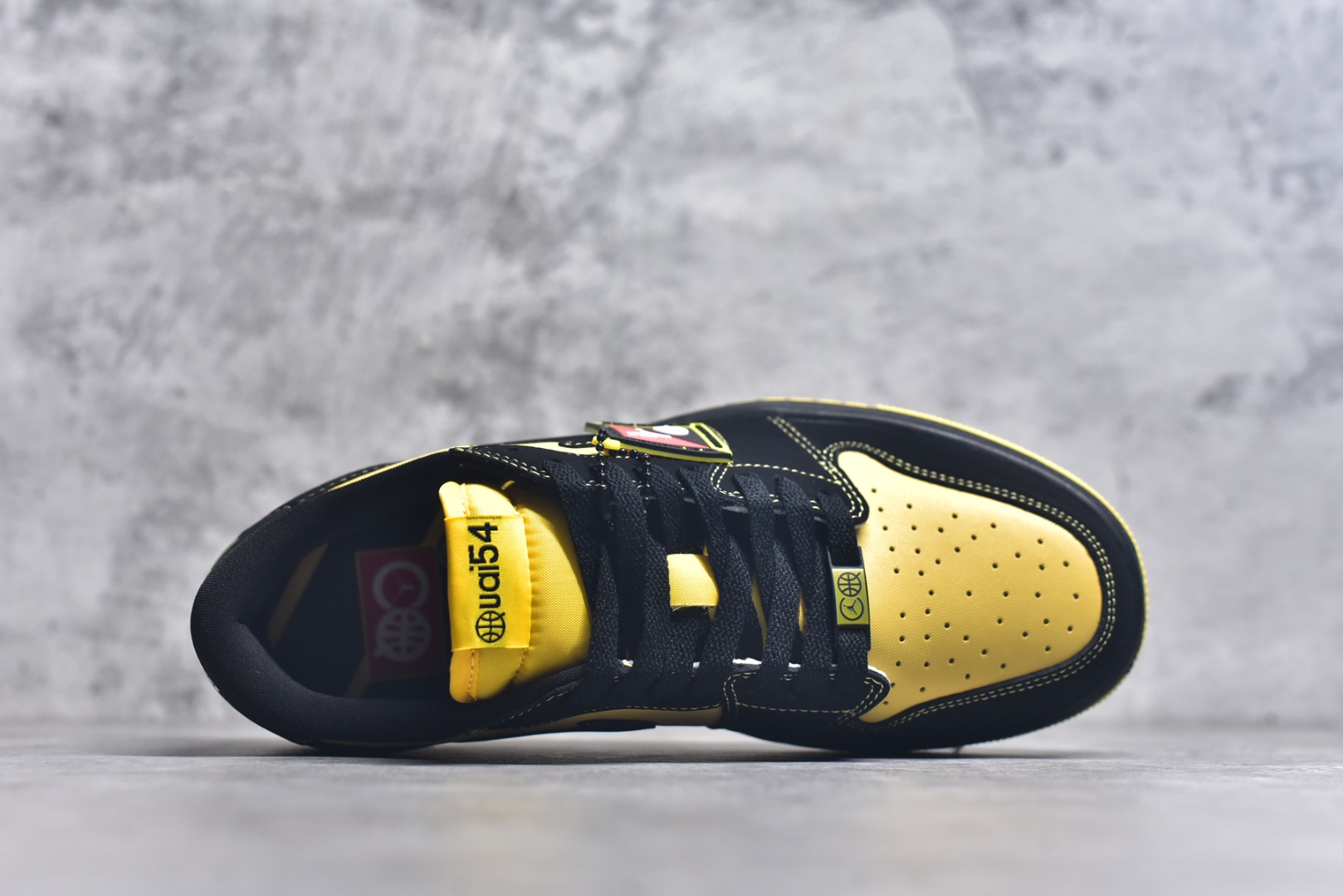 图片[4]-#Air Jordan AJ1 Low 低帮 街球黑黄 IB8836-007 全新流水线出品 DT版本唯一平替选择 市场第二梯队最强版 全部原鞋开发 原楦原纸板开发 全鞋电脑针车 原厂内置全掌气垫 原盒内在原标 唯一Zp原版鞋带绑法 免检产品 全新2022版型 全头层皮料 完美零毛边处理 原厂配置全掌气垫 价格定位良心 几十个配色陆续出货 实拍调校N版已经零色差零失真 百分百还原实物色彩所见即所得 不存在货不对板色差等低级问题 选购参考实物拍摄 不混卖不参货 只用心做好货严格选品 承诺混一赔十 尺码：36 36.5 37.5 38 38.5 39 40 40.5 41 42 42.5 43 44 44.5 45 46-选品中心