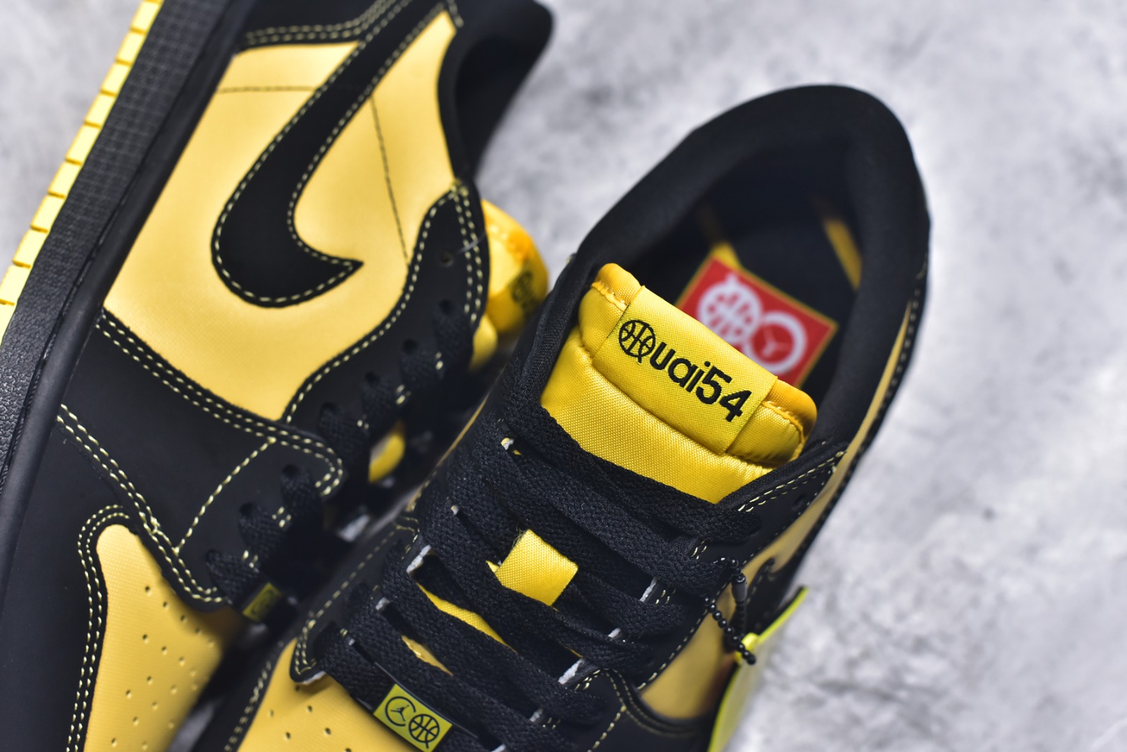 图片[9]-#Air Jordan AJ1 Low 低帮 街球黑黄 IB8836-007 全新流水线出品 DT版本唯一平替选择 市场第二梯队最强版 全部原鞋开发 原楦原纸板开发 全鞋电脑针车 原厂内置全掌气垫 原盒内在原标 唯一Zp原版鞋带绑法 免检产品 全新2022版型 全头层皮料 完美零毛边处理 原厂配置全掌气垫 价格定位良心 几十个配色陆续出货 实拍调校N版已经零色差零失真 百分百还原实物色彩所见即所得 不存在货不对板色差等低级问题 选购参考实物拍摄 不混卖不参货 只用心做好货严格选品 承诺混一赔十 尺码：36 36.5 37.5 38 38.5 39 40 40.5 41 42 42.5 43 44 44.5 45 46-选品中心