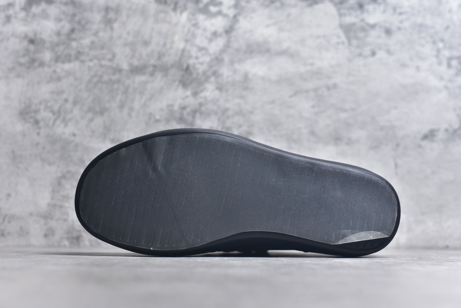 图片[6]-#Rick Owens Drkshdw 瑞克·欧文斯低帮皮面时尚运动板鞋 全黑 二级市场已经7K以上 平台客户随意卖四位数 RO广东原厂出品 纯原天花板 原版一比一复刻 冲正绝不翻车 还原度达到百分之98以上 原楦开发纸版版型 ZP拆解原版1：1复模裁片纸版 力求做到0错位 这样才能达到和zp一致的鞋型味道 采用进口cnc数控机床开发对版独家tpu奶香大底 区别于市场所有版本 zp同源全头层粒面小牛皮 达到和zp一致手感 原厂进口细纹布 万邦订购原厂高弹粉红色海绵 内里搭配软质细腻羊皮 TPU高密度大底 软硬度透光度高已经测试和原版一致 尺码：36 37 38 39 40 41 42 43 44 45 46-选品中心
