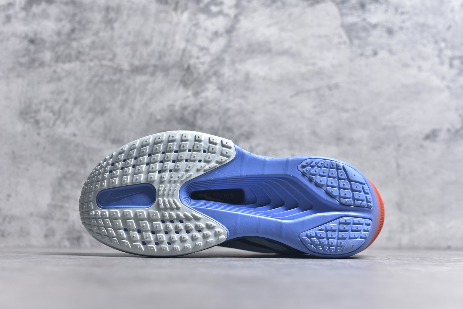图片[6]-#NK ZoomX Invincible Run Flyknit 6 轻量跑鞋 飞织低帮休闲运动慢跑鞋 厚底增高 老爹鞋 此鞋专为短跑运动员而生 是为 5 至 10 公里距离的赛事和训练打造 整体设计采用流线型的轻质工程网眼材质构成鞋面 并与其他 Running 旗舰鞋款同样搭载全脚掌 ZoomX 缓冲中底 搭配 Pebax 物料与橡胶外底 ZoomX StreakFly 首发配色以Prototype呈现 其灵感是来自开发期间的磨损测试 透过编号的标记与内侧的预期跑步距离突出研发过程 货号： FN8455-400 尺码：36 36.5 37.5 38 38.5 39 40 40.5 41 42 42.5 43 44 45 46-选品中心