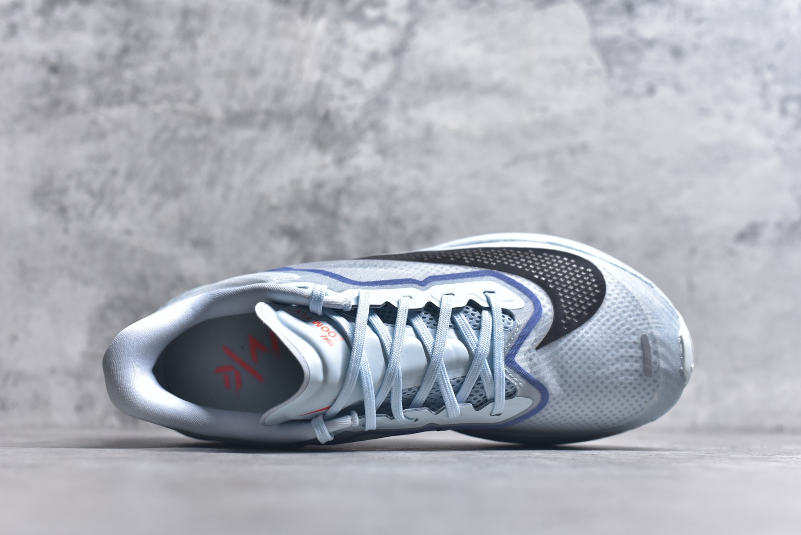 图片[4]-#NK ZoomX Invincible Run Flyknit 6 轻量跑鞋 飞织低帮休闲运动慢跑鞋 厚底增高 老爹鞋 此鞋专为短跑运动员而生 是为 5 至 10 公里距离的赛事和训练打造 整体设计采用流线型的轻质工程网眼材质构成鞋面 并与其他 Running 旗舰鞋款同样搭载全脚掌 ZoomX 缓冲中底 搭配 Pebax 物料与橡胶外底 ZoomX StreakFly 首发配色以Prototype呈现 其灵感是来自开发期间的磨损测试 透过编号的标记与内侧的预期跑步距离突出研发过程 货号： FN8455-400 尺码：36 36.5 37.5 38 38.5 39 40 40.5 41 42 42.5 43 44 45 46-选品中心
