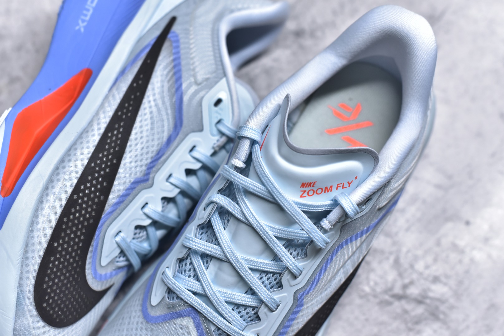 图片[9]-#NK ZoomX Invincible Run Flyknit 6 轻量跑鞋 飞织低帮休闲运动慢跑鞋 厚底增高 老爹鞋 此鞋专为短跑运动员而生 是为 5 至 10 公里距离的赛事和训练打造 整体设计采用流线型的轻质工程网眼材质构成鞋面 并与其他 Running 旗舰鞋款同样搭载全脚掌 ZoomX 缓冲中底 搭配 Pebax 物料与橡胶外底 ZoomX StreakFly 首发配色以Prototype呈现 其灵感是来自开发期间的磨损测试 透过编号的标记与内侧的预期跑步距离突出研发过程 货号： FN8455-400 尺码：36 36.5 37.5 38 38.5 39 40 40.5 41 42 42.5 43 44 45 46-选品中心