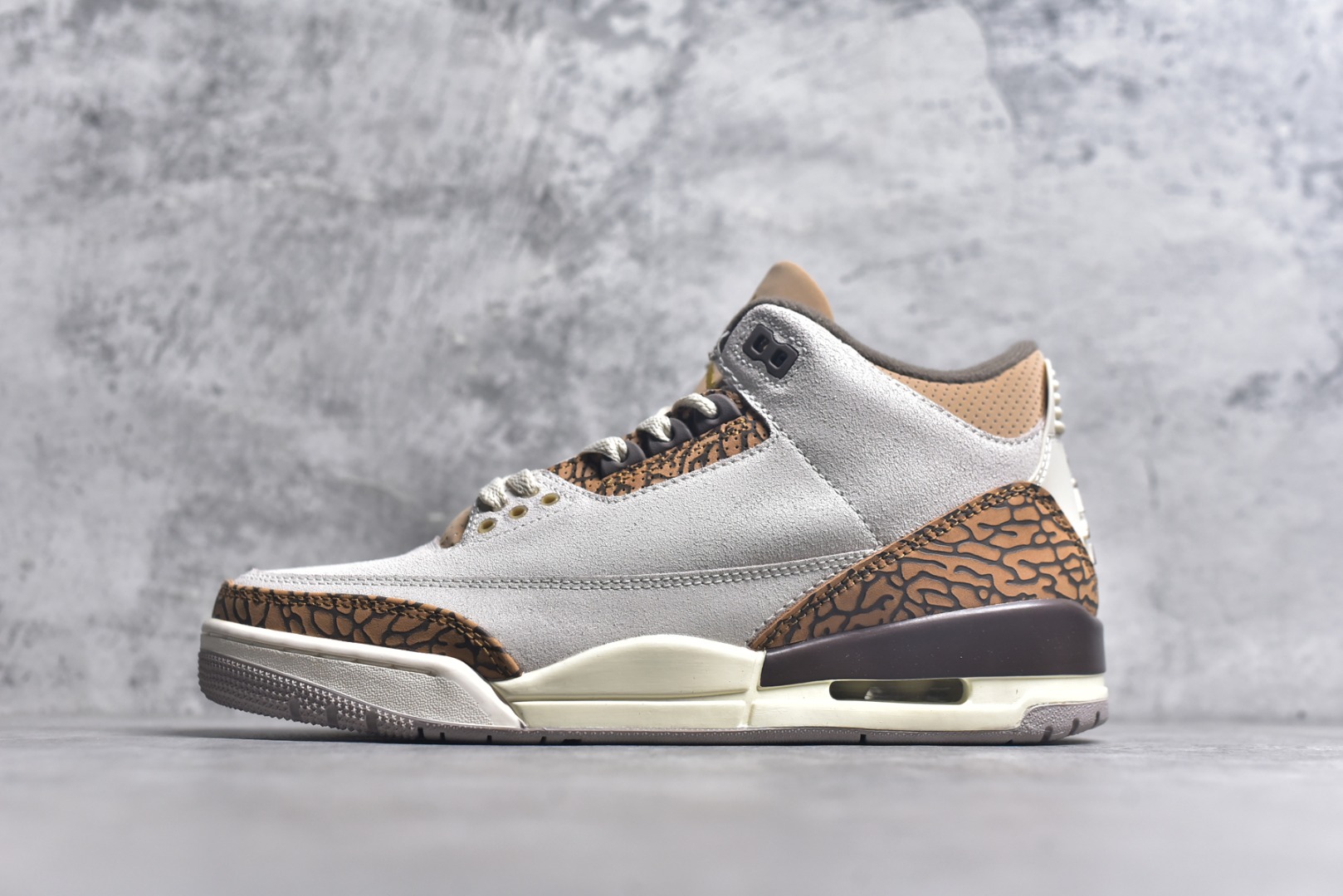 #Air Jordan AJ3 Retro \”Palomino\” 摩卡 CT8532-102 圈内最强三代系列 匠心打造 开发时长超过半年 目前可过各类鉴定或无法鉴定 裸鞋随便操作 全套原纸板楦头开发 原厂大底磨具加持立体防滑纹理 原装可视Air Sole气垫 原汁原味最完美的三代版型 唯一正确鞋头趴度弧度高度鞋身腰线 原厂TPU彩虹扎染后跟饰片 正确内里反口里网布 皮料菱角分明不变形无多余毛边 广东原厂zp同批次手工大底描漆拉丝 市场唯一原厂鞋扣模具 原厂织唛标 原厂飞人电绣工艺 尾指中部跳三针 独家绑鞋带手法 印刷中底布 四线拉帮 米色美纹纸贴合固定 进口港宝加持 后跟自然饱满 全鞋荧光划线卡点 追求极致完美 每一双都是工艺品 多重QC质检 超越公司货的品控标准 实实在在的免检产品 尺码：36 36.5 37.5 38 38.5 39 40 40.5 41 42 42.5 43 44 44.5 45 45.5 46 47.5 48.5-选品中心