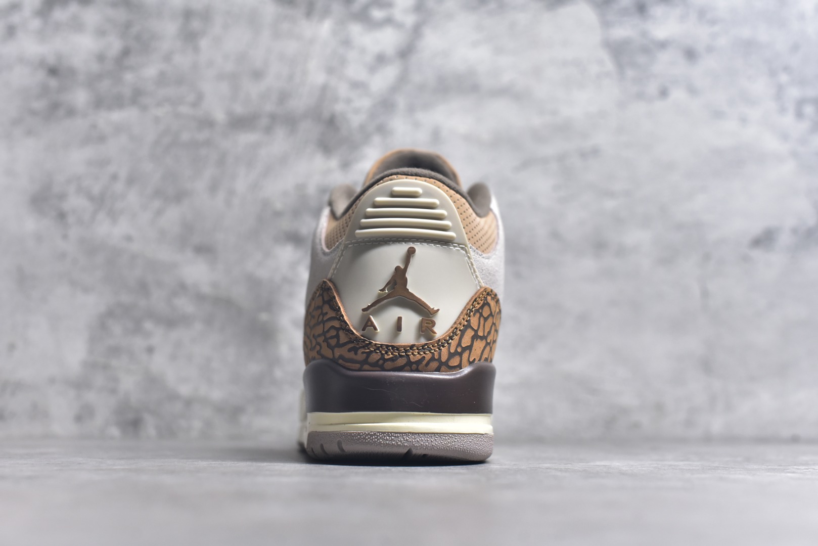图片[5]-#Air Jordan AJ3 Retro \”Palomino\” 摩卡 CT8532-102 圈内最强三代系列 匠心打造 开发时长超过半年 目前可过各类鉴定或无法鉴定 裸鞋随便操作 全套原纸板楦头开发 原厂大底磨具加持立体防滑纹理 原装可视Air Sole气垫 原汁原味最完美的三代版型 唯一正确鞋头趴度弧度高度鞋身腰线 原厂TPU彩虹扎染后跟饰片 正确内里反口里网布 皮料菱角分明不变形无多余毛边 广东原厂zp同批次手工大底描漆拉丝 市场唯一原厂鞋扣模具 原厂织唛标 原厂飞人电绣工艺 尾指中部跳三针 独家绑鞋带手法 印刷中底布 四线拉帮 米色美纹纸贴合固定 进口港宝加持 后跟自然饱满 全鞋荧光划线卡点 追求极致完美 每一双都是工艺品 多重QC质检 超越公司货的品控标准 实实在在的免检产品 尺码：36 36.5 37.5 38 38.5 39 40 40.5 41 42 42.5 43 44 44.5 45 45.5 46 47.5 48.5-选品中心