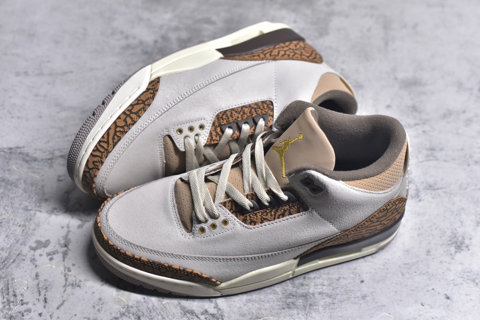图片[7]-#Air Jordan AJ3 Retro \”Palomino\” 摩卡 CT8532-102 圈内最强三代系列 匠心打造 开发时长超过半年 目前可过各类鉴定或无法鉴定 裸鞋随便操作 全套原纸板楦头开发 原厂大底磨具加持立体防滑纹理 原装可视Air Sole气垫 原汁原味最完美的三代版型 唯一正确鞋头趴度弧度高度鞋身腰线 原厂TPU彩虹扎染后跟饰片 正确内里反口里网布 皮料菱角分明不变形无多余毛边 广东原厂zp同批次手工大底描漆拉丝 市场唯一原厂鞋扣模具 原厂织唛标 原厂飞人电绣工艺 尾指中部跳三针 独家绑鞋带手法 印刷中底布 四线拉帮 米色美纹纸贴合固定 进口港宝加持 后跟自然饱满 全鞋荧光划线卡点 追求极致完美 每一双都是工艺品 多重QC质检 超越公司货的品控标准 实实在在的免检产品 尺码：36 36.5 37.5 38 38.5 39 40 40.5 41 42 42.5 43 44 44.5 45 45.5 46 47.5 48.5-选品中心