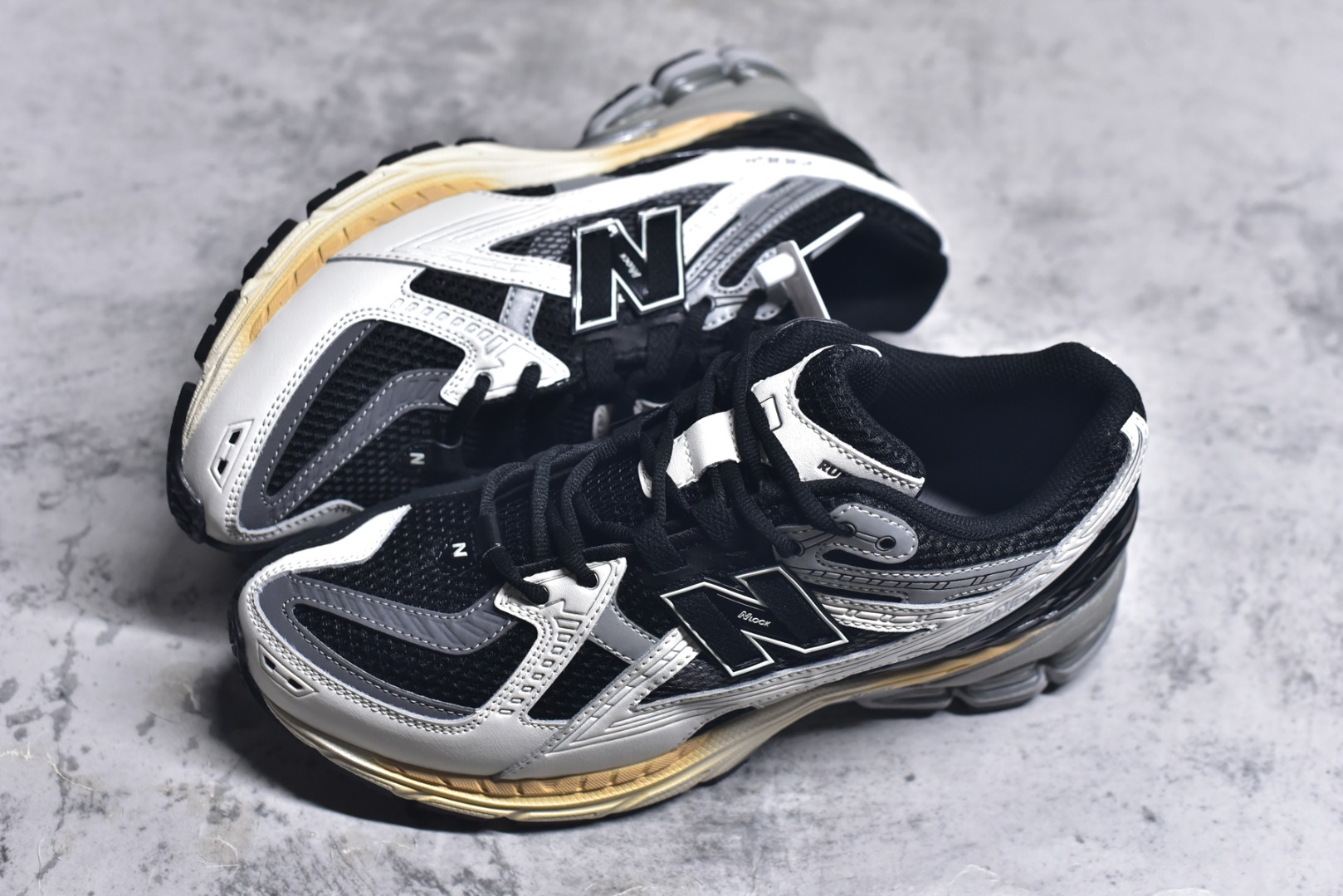 图片[7]-#New Balance M1906系列复古单品宝藏老爹鞋款 复古元素叠加 质感超级棒 楦版型材料细节做工精细 作为NB最经典的档案鞋型之一 与2002一样，1906有着NB最成熟的技术加持和复古款式，而本次推出的版本参照2002r的定位，相信会在性价两端做出权衡。单从造型上来看，依旧是vibe风格，味道很正，细节也很酷，这双1906r无疑必能打入复古跑鞋爱好者的年度鞋款名录 货号：U1906NC 尺码：36-46.5-选品中心