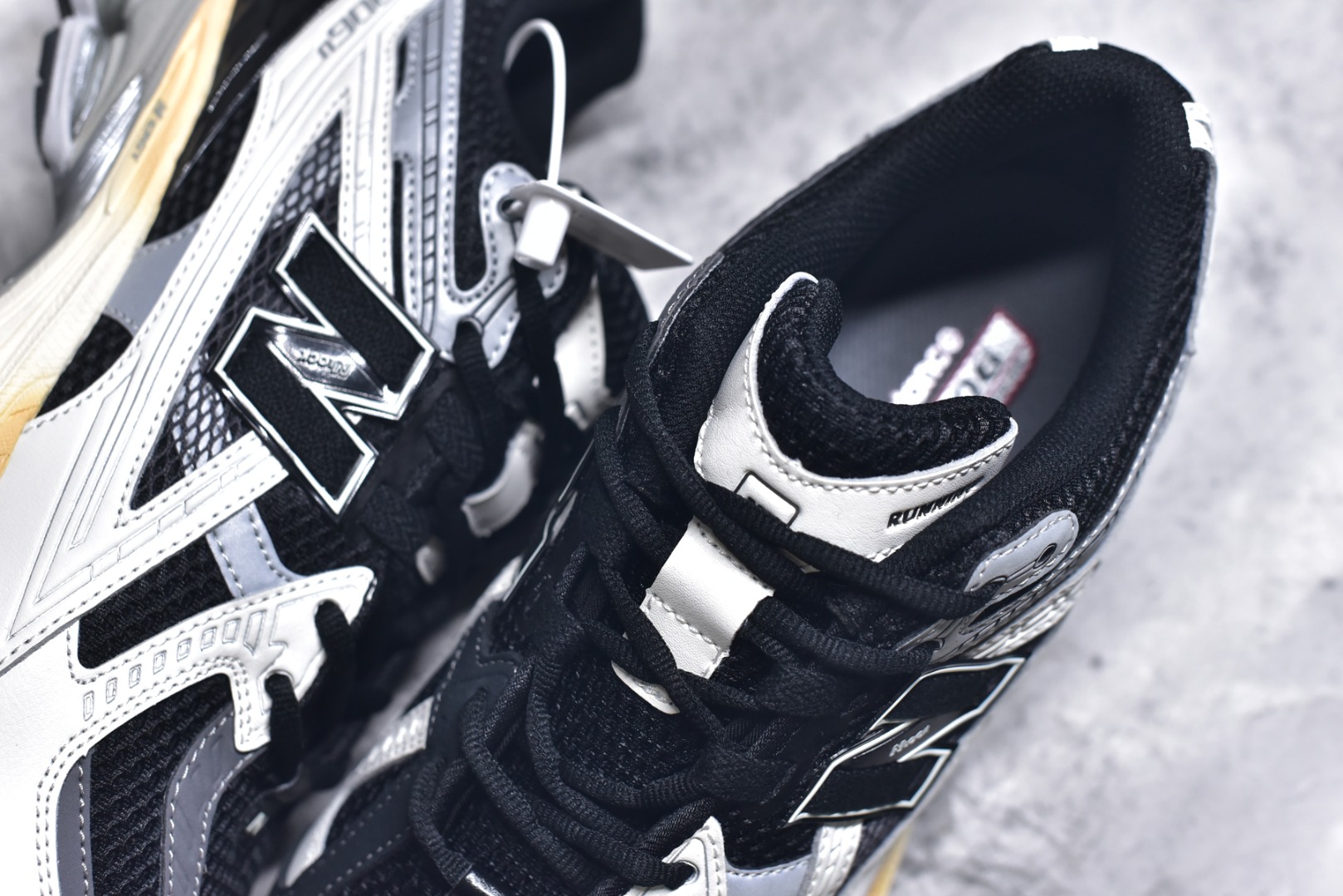 图片[9]-#New Balance M1906系列复古单品宝藏老爹鞋款 复古元素叠加 质感超级棒 楦版型材料细节做工精细 作为NB最经典的档案鞋型之一 与2002一样，1906有着NB最成熟的技术加持和复古款式，而本次推出的版本参照2002r的定位，相信会在性价两端做出权衡。单从造型上来看，依旧是vibe风格，味道很正，细节也很酷，这双1906r无疑必能打入复古跑鞋爱好者的年度鞋款名录 货号：U1906NC 尺码：36-46.5-选品中心
